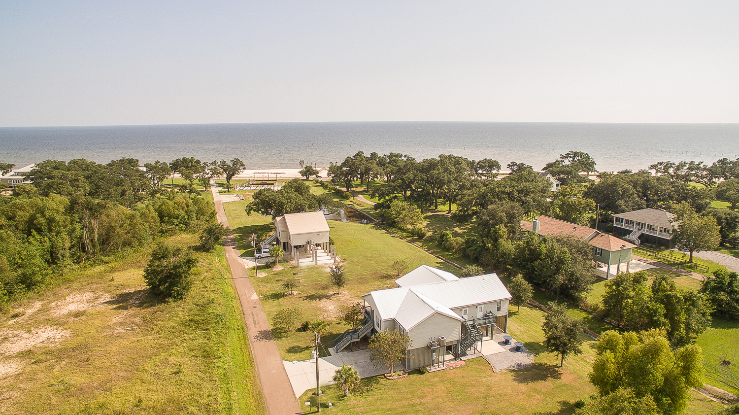 Secluded Beach House with Amazing Views 5 Bedrooms Houses for Rent in