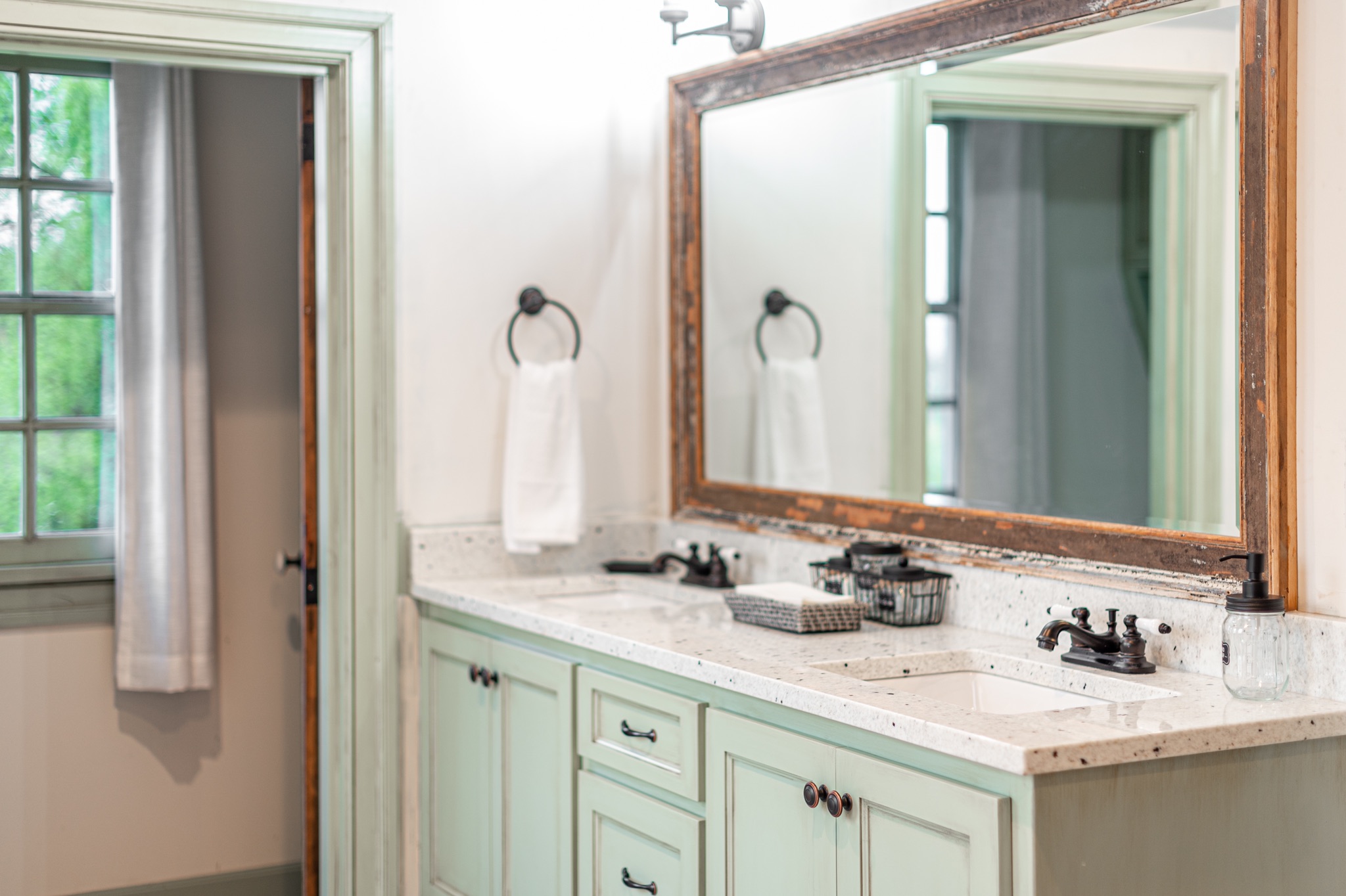 The Mohawk Valley House 4 suite boutique hotel Houses for Rent in Waco, Texas, United States