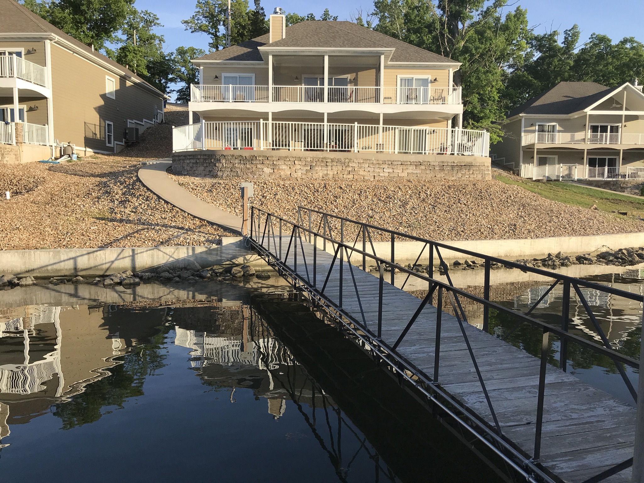 7 bedroom waterfront home with private pool Houses for Rent in Osage