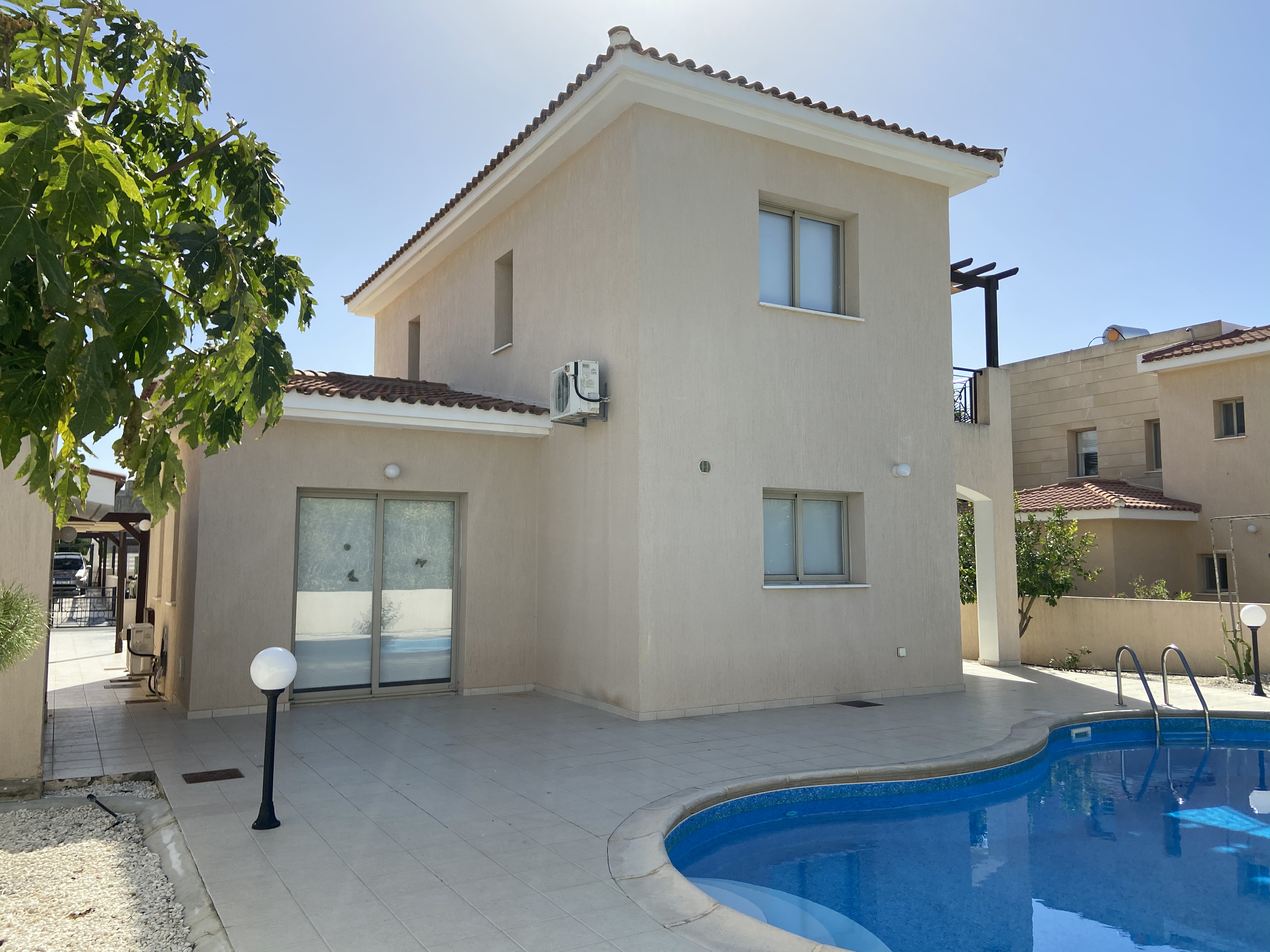 Luxury villa in walking distances from the beach