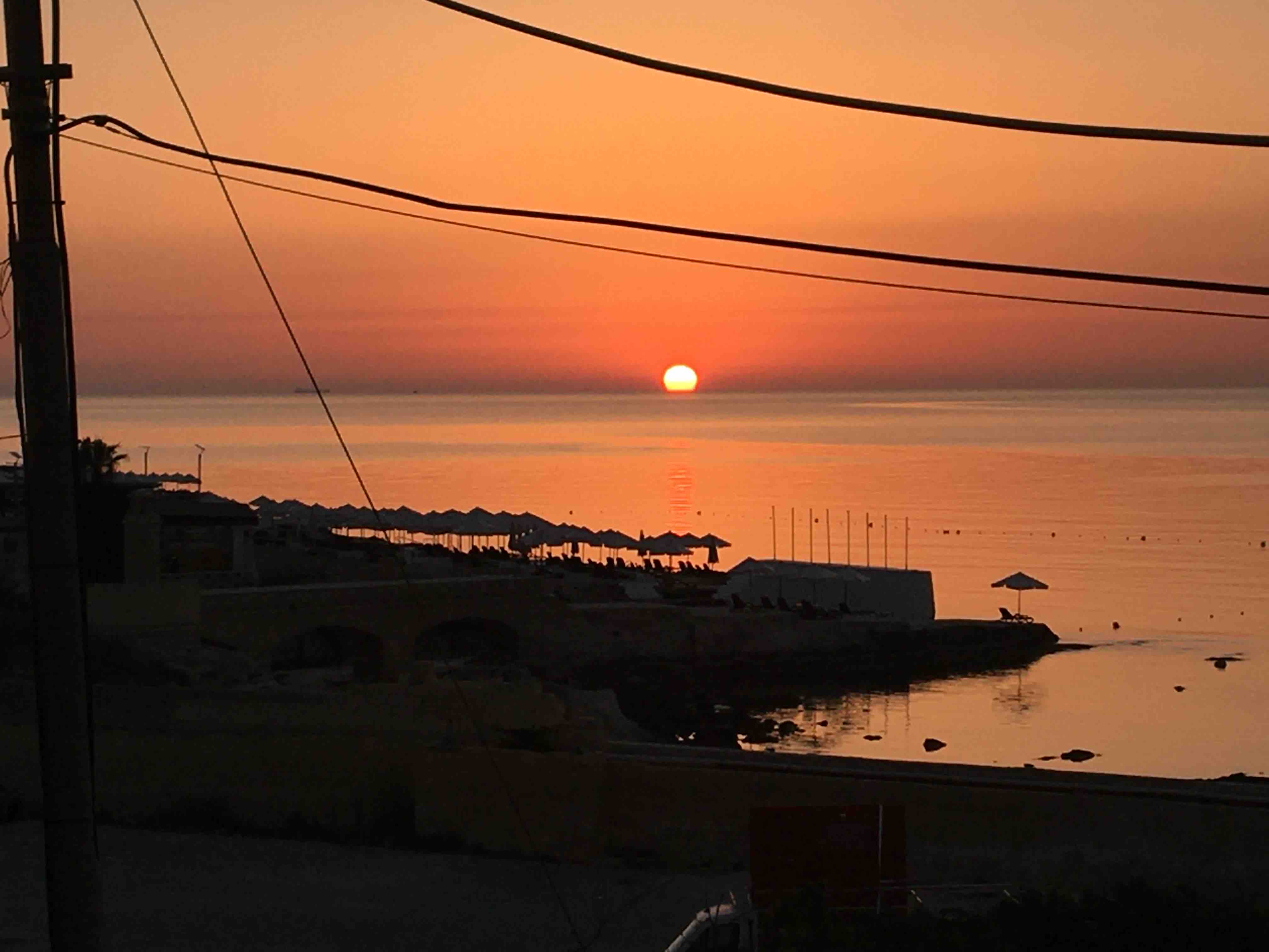 Stunning Seaview - Perfectly Located 2 Bedroom Apt