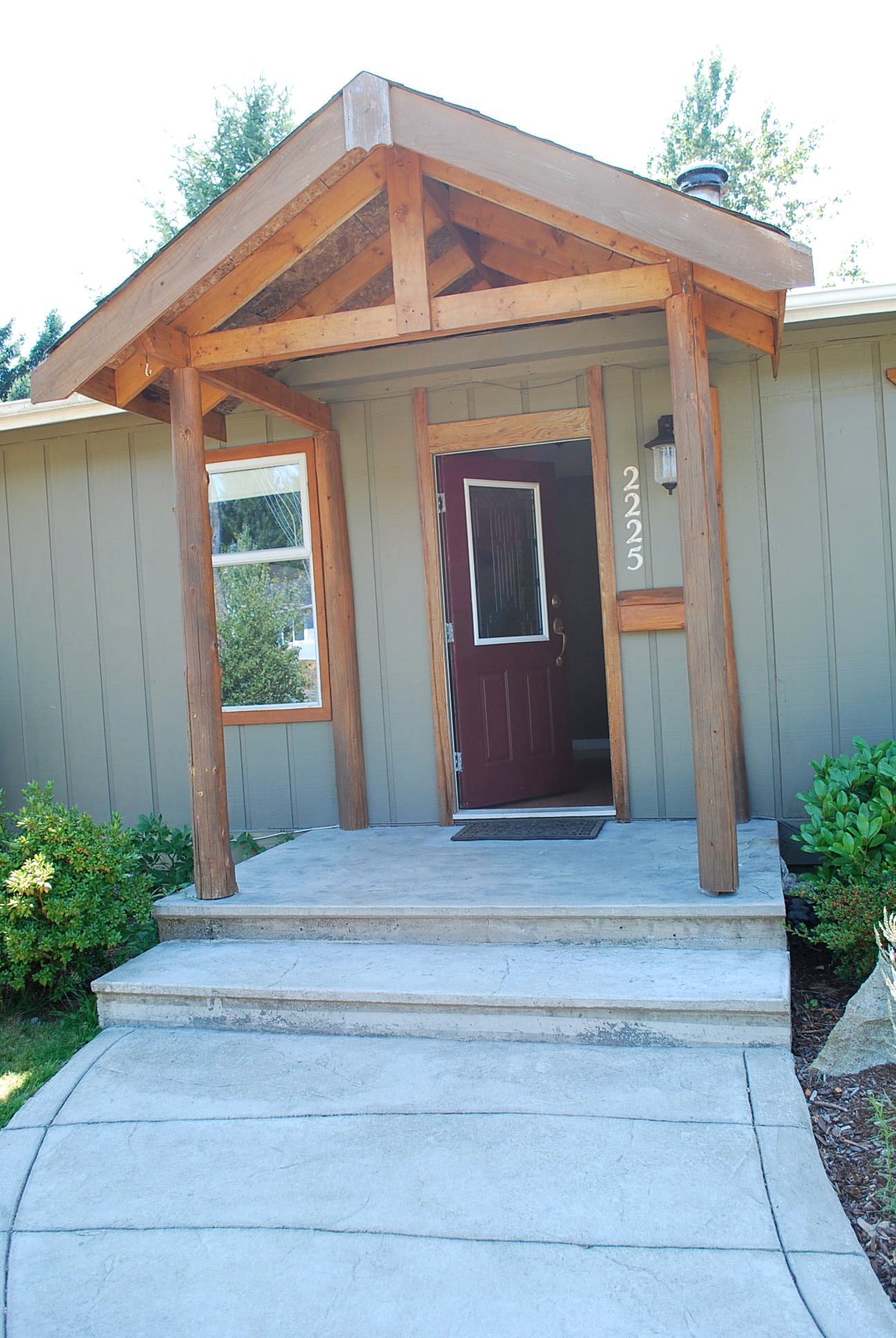 A true West Coast experience at Raven House! Houses for Rent in