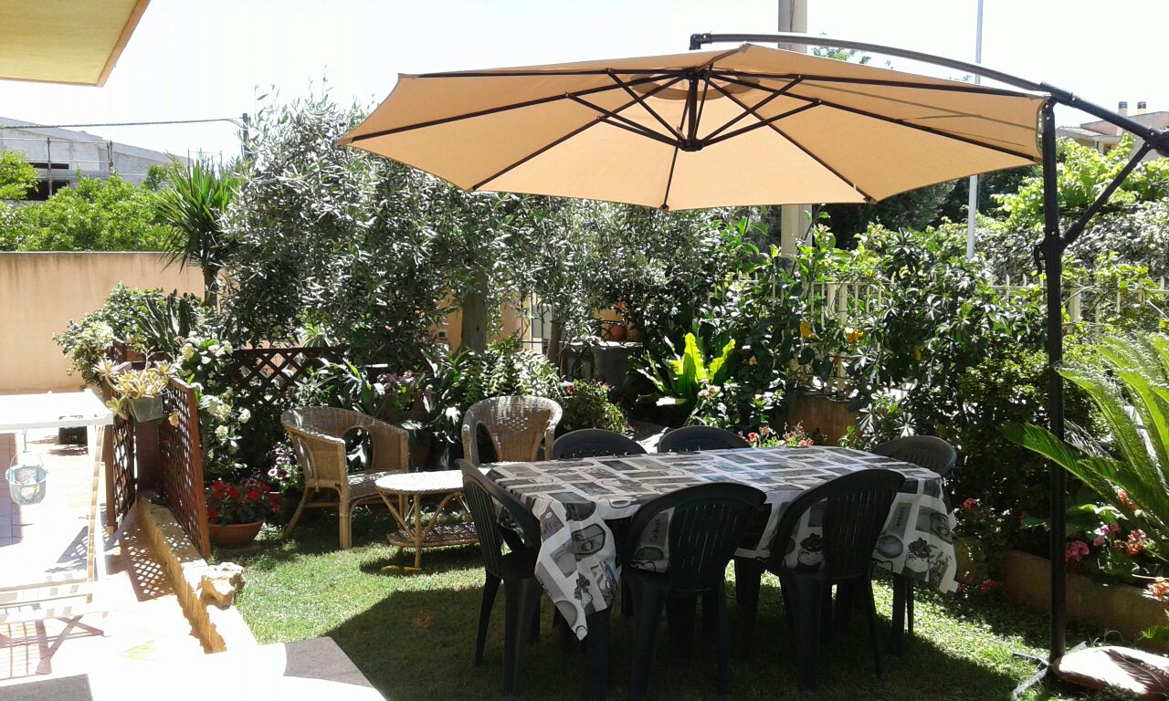 Nice and bright apartment with green courtyard