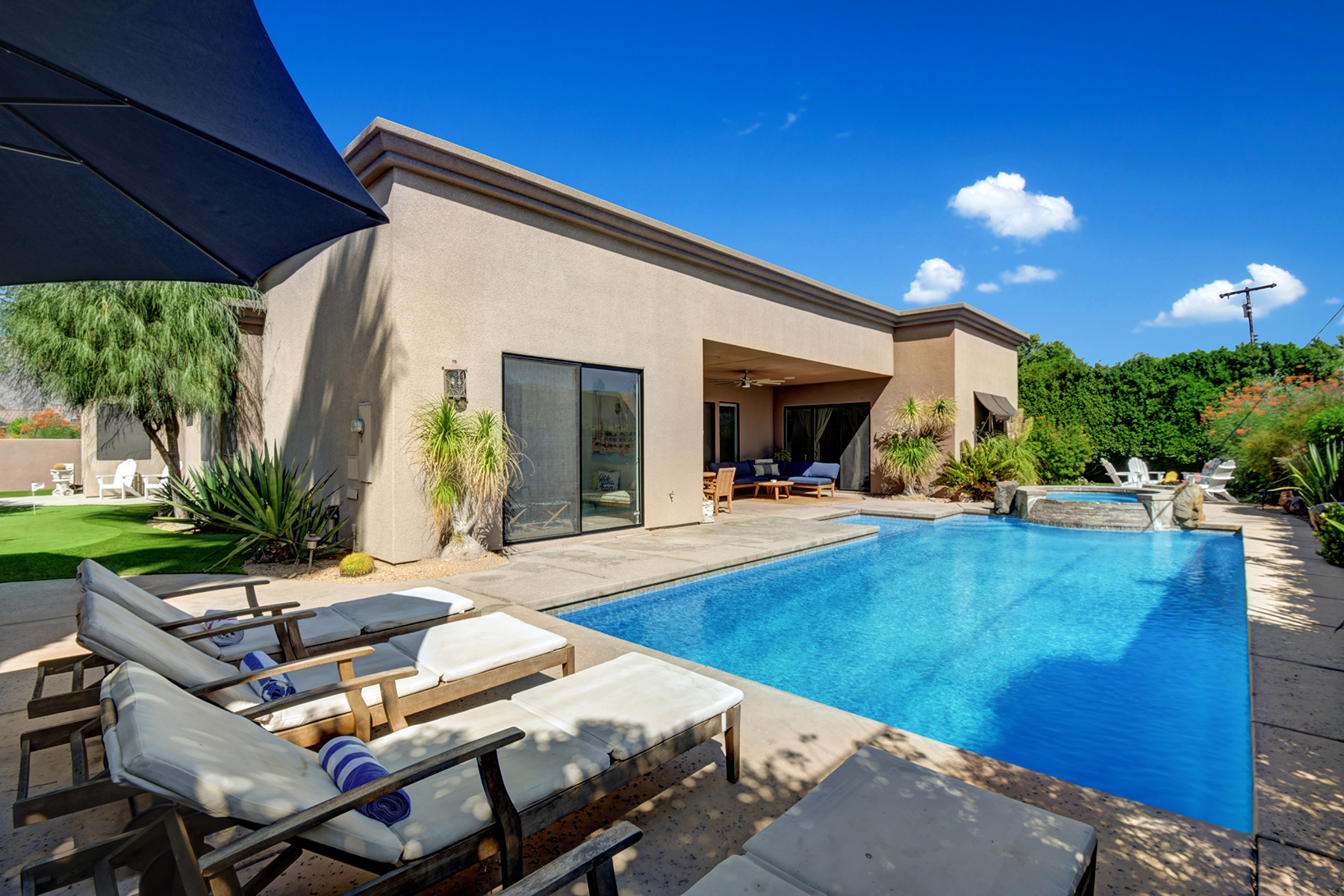 Paloma Paradise/ Close to Festivals/Private Pool Houses for Rent in