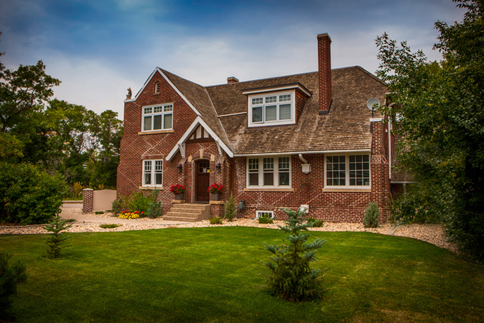 Stunning 2 Bedroom Suite in Historic Property Houses for Rent in