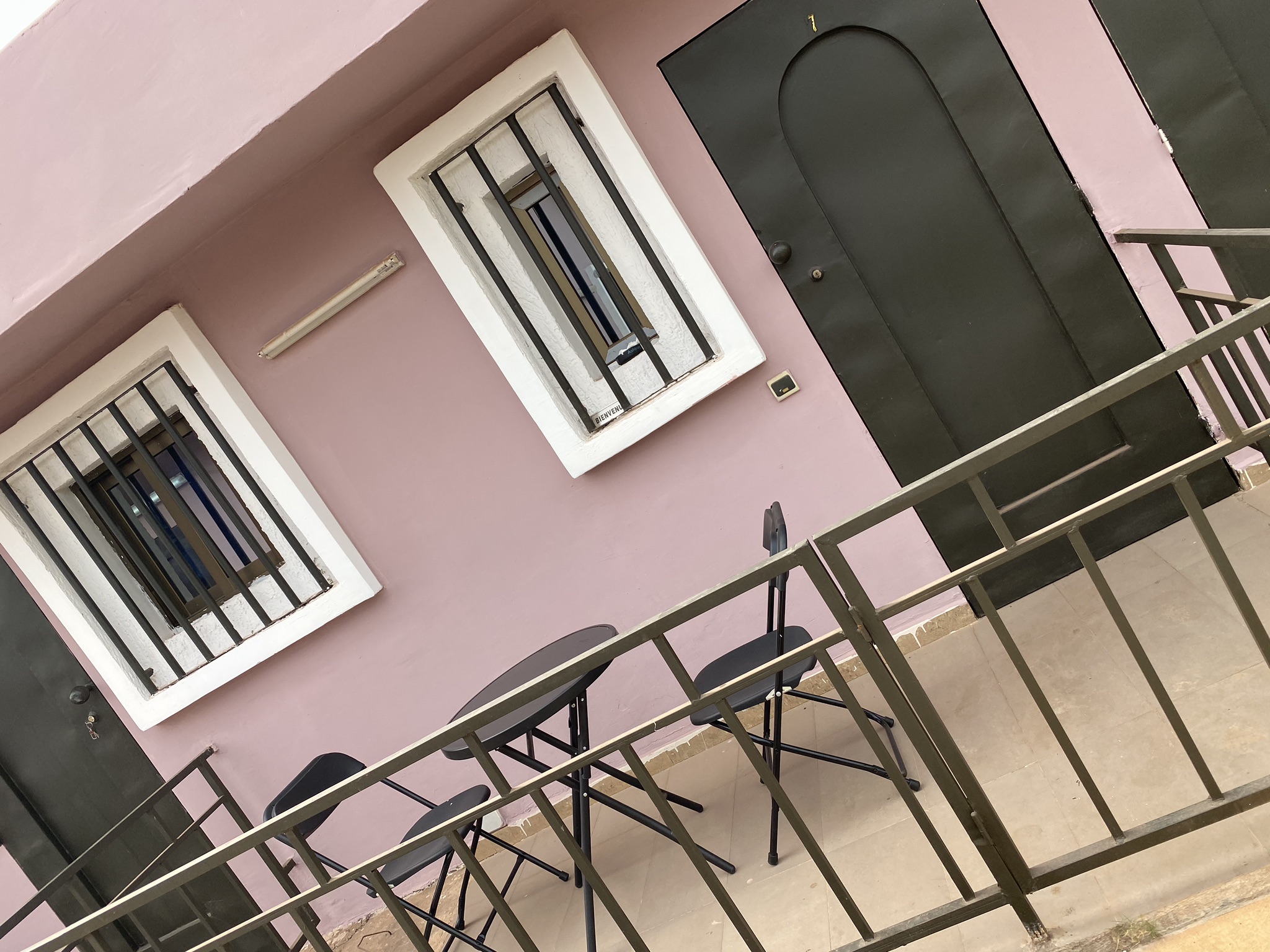 fully furnished and secure red studio