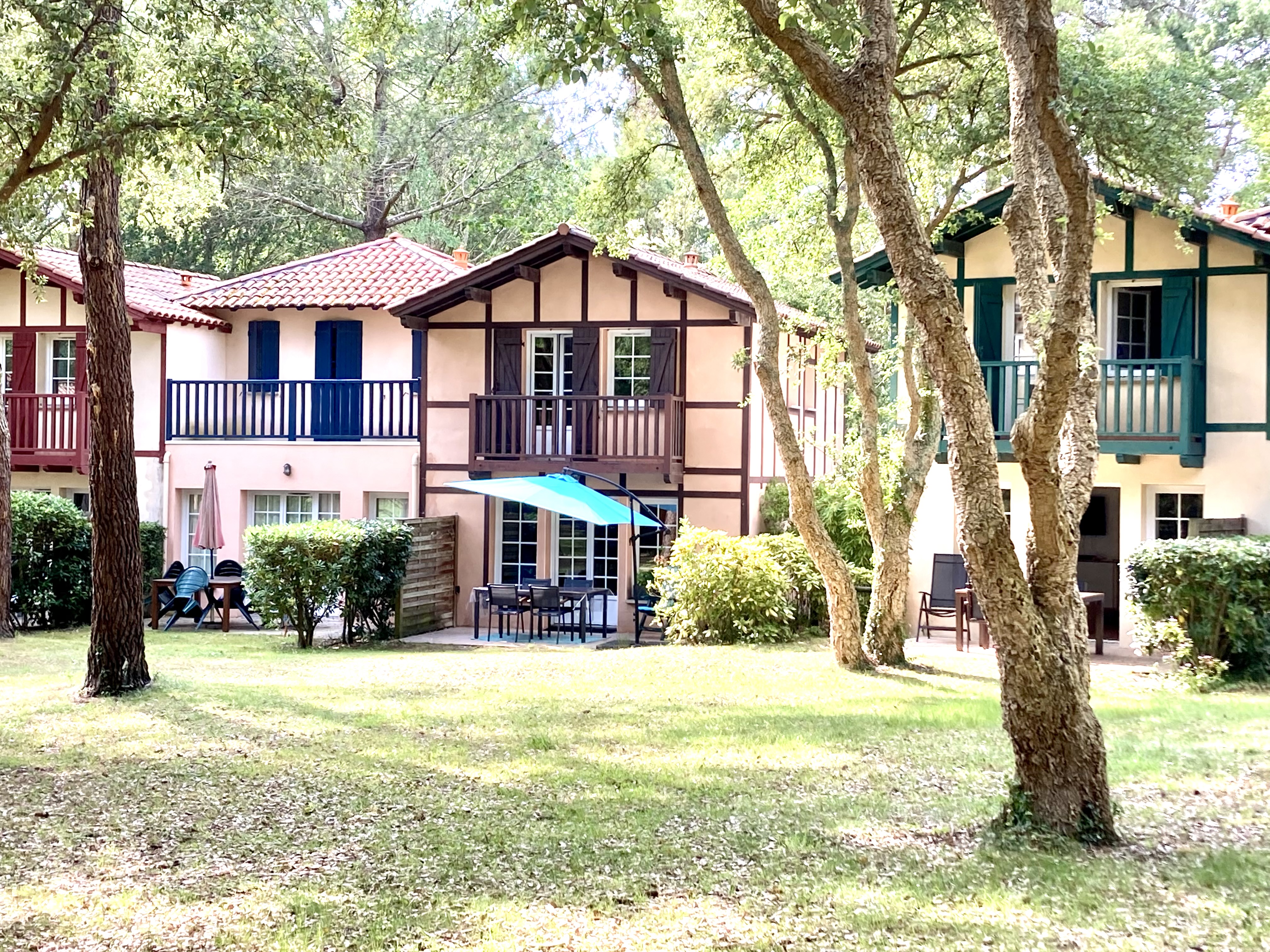 Villa 6/8 pers on golf, swimming pool, beach 600 m away