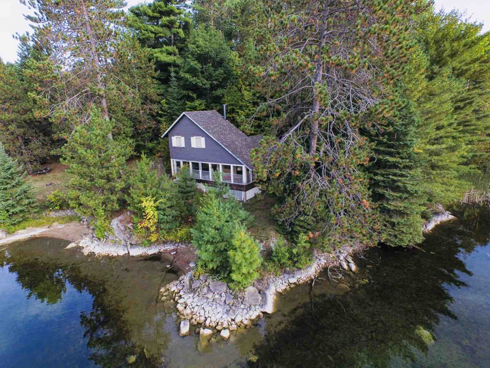 Private Beachfront Cottage on L'Amable Lake