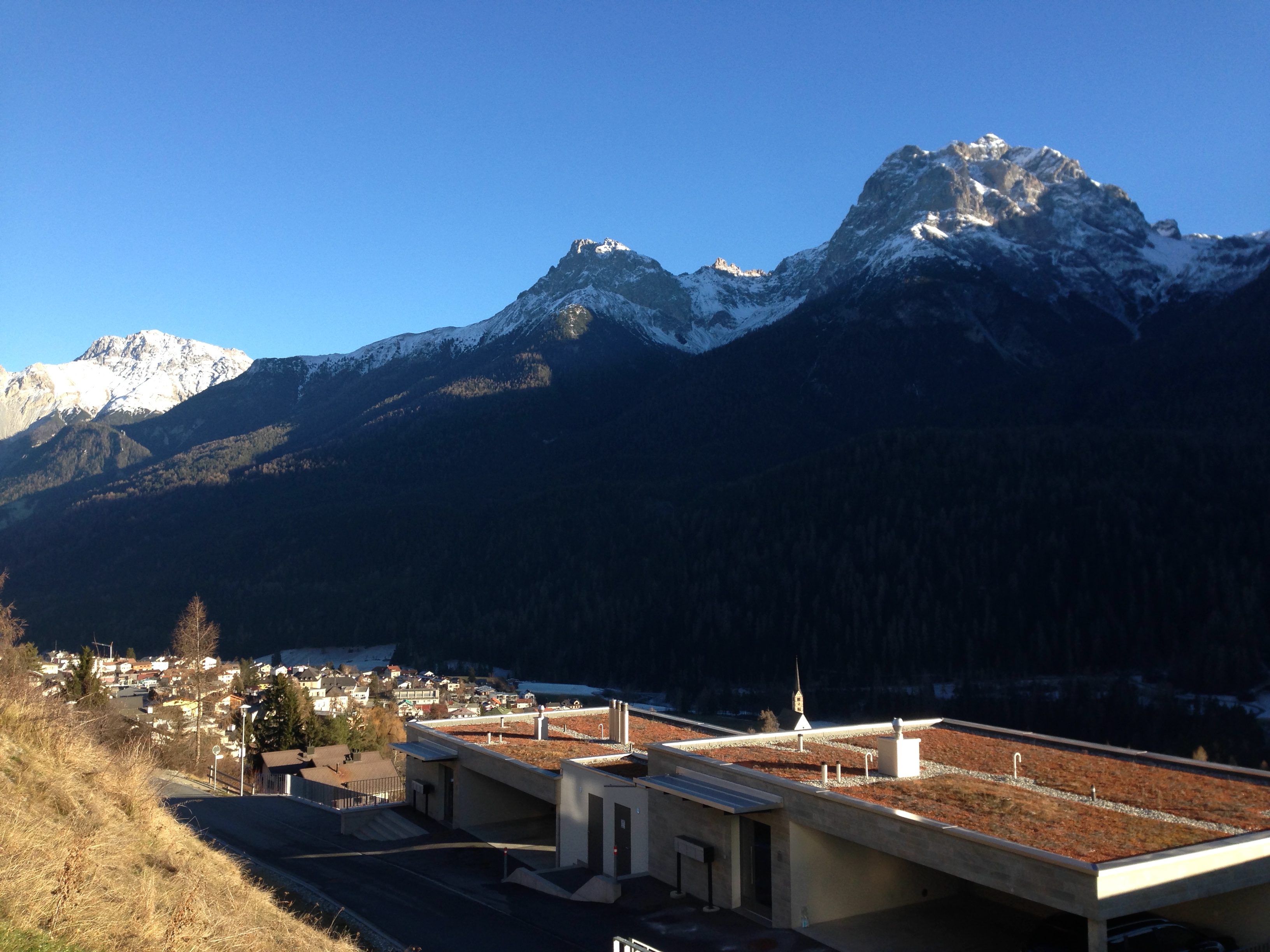 Apartment right next to ski slope and cable car