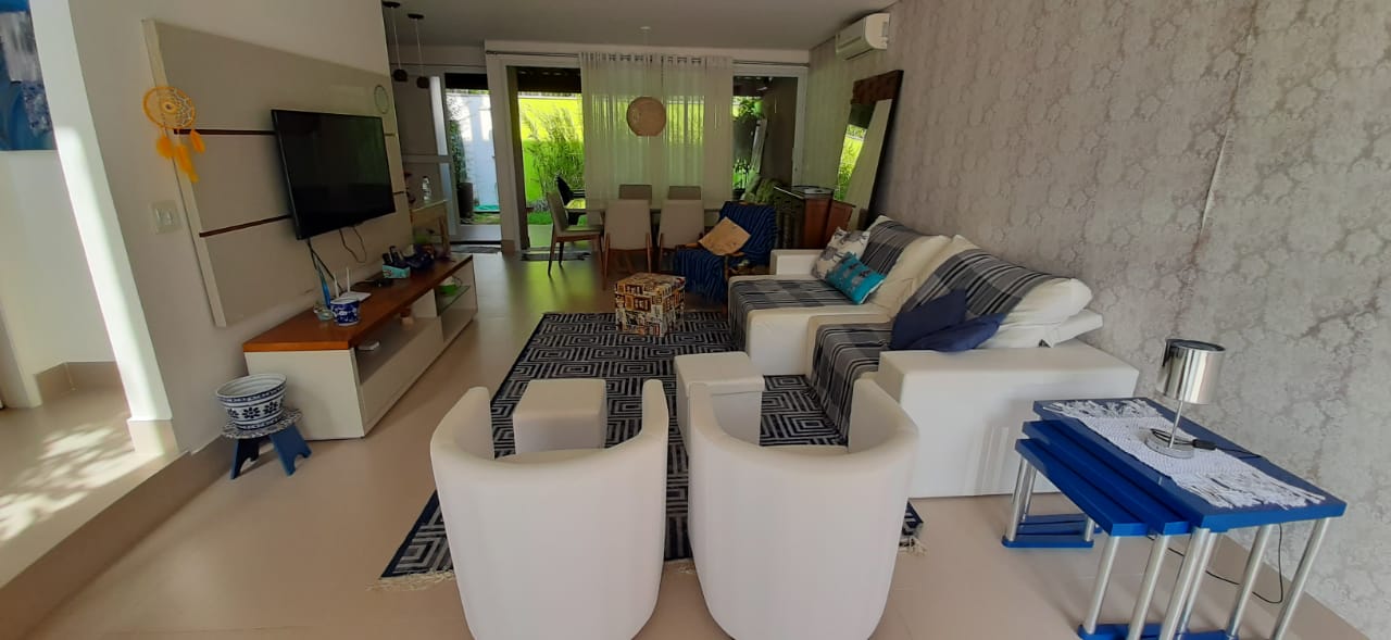 House in oceanfront condominium in Boiçucanga