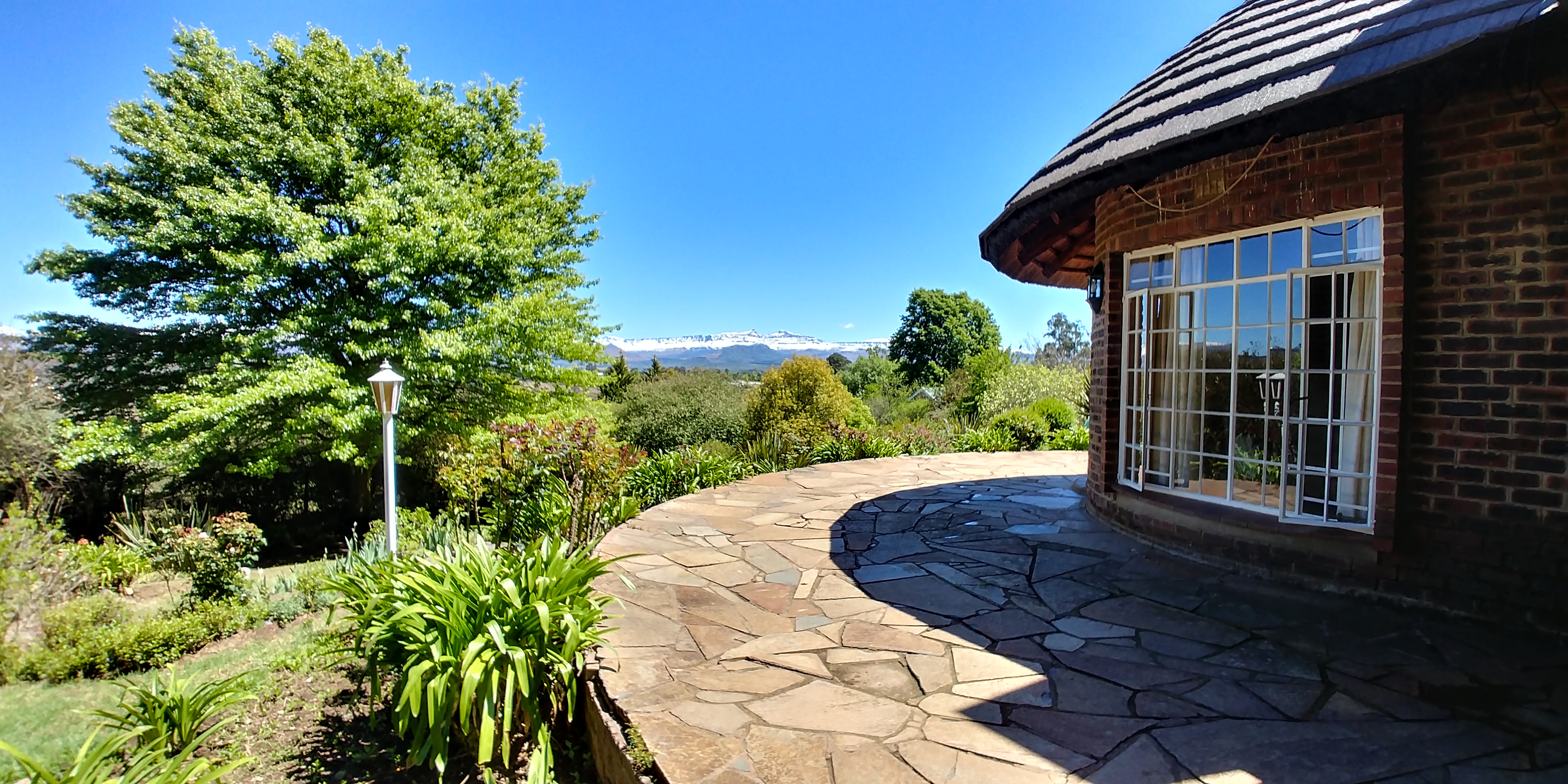 Pin Oak Cottage: centrally located