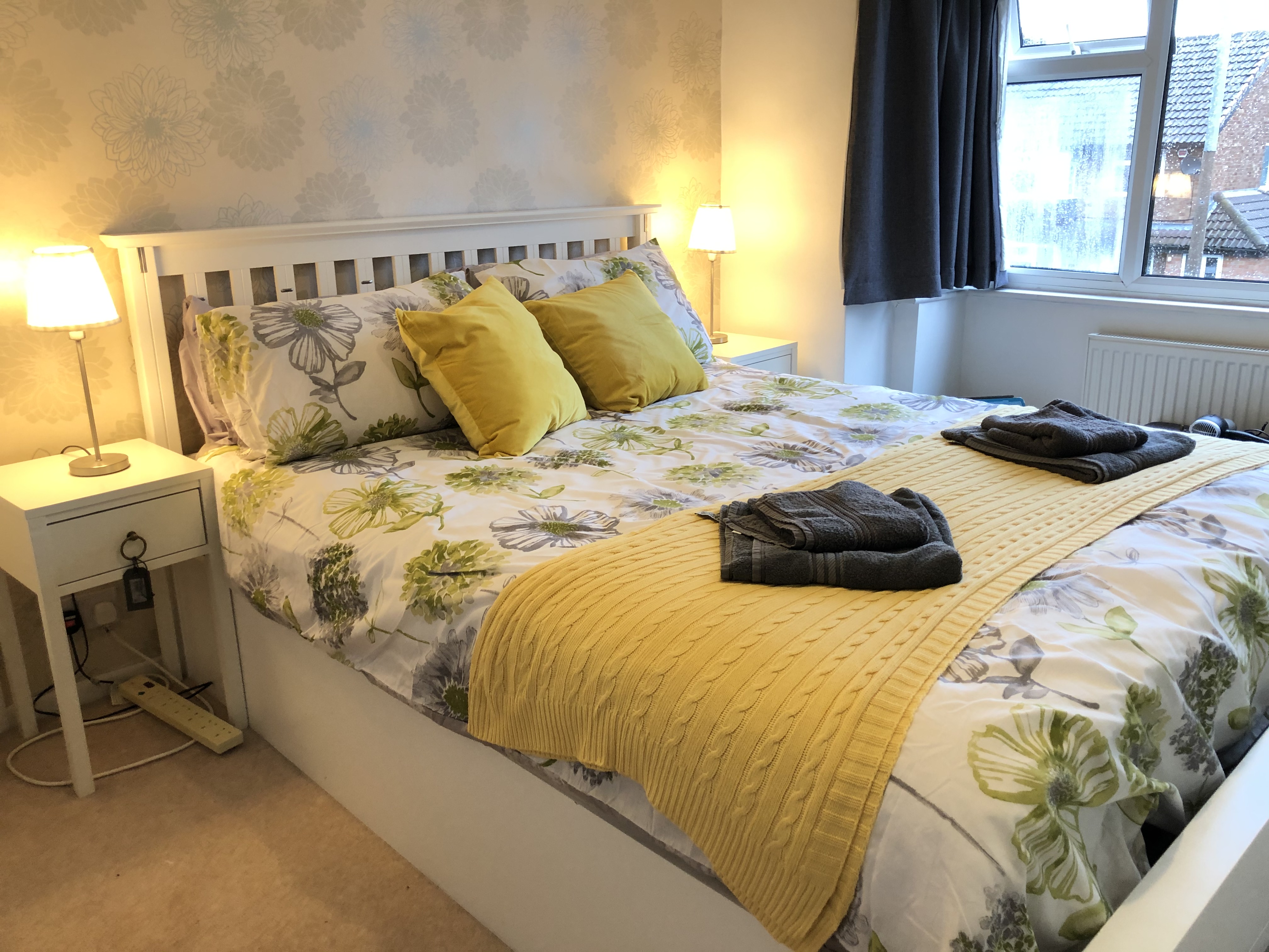 Walk to the village - home, garden & conservatory in Stockport District, Greater Manchester