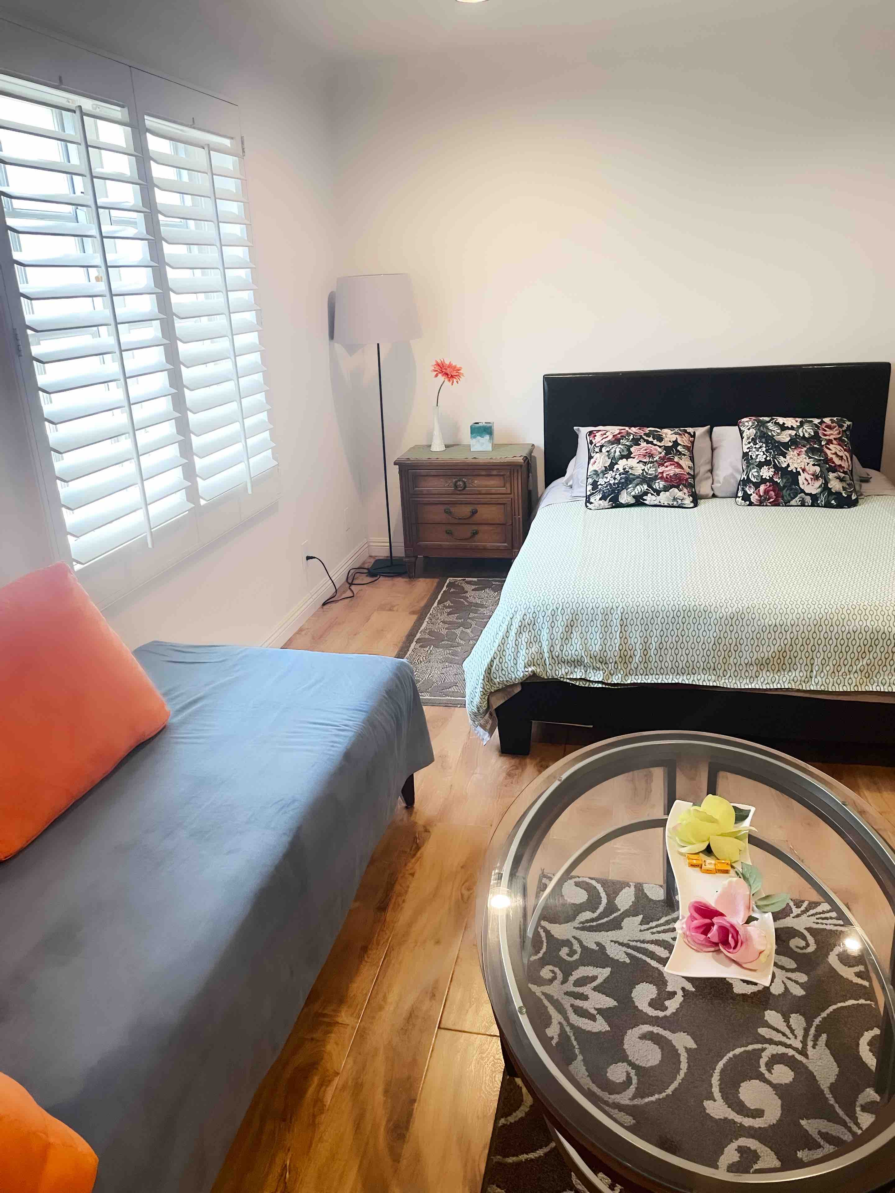 Cozy condo in Best location Santa Monica with pkg
