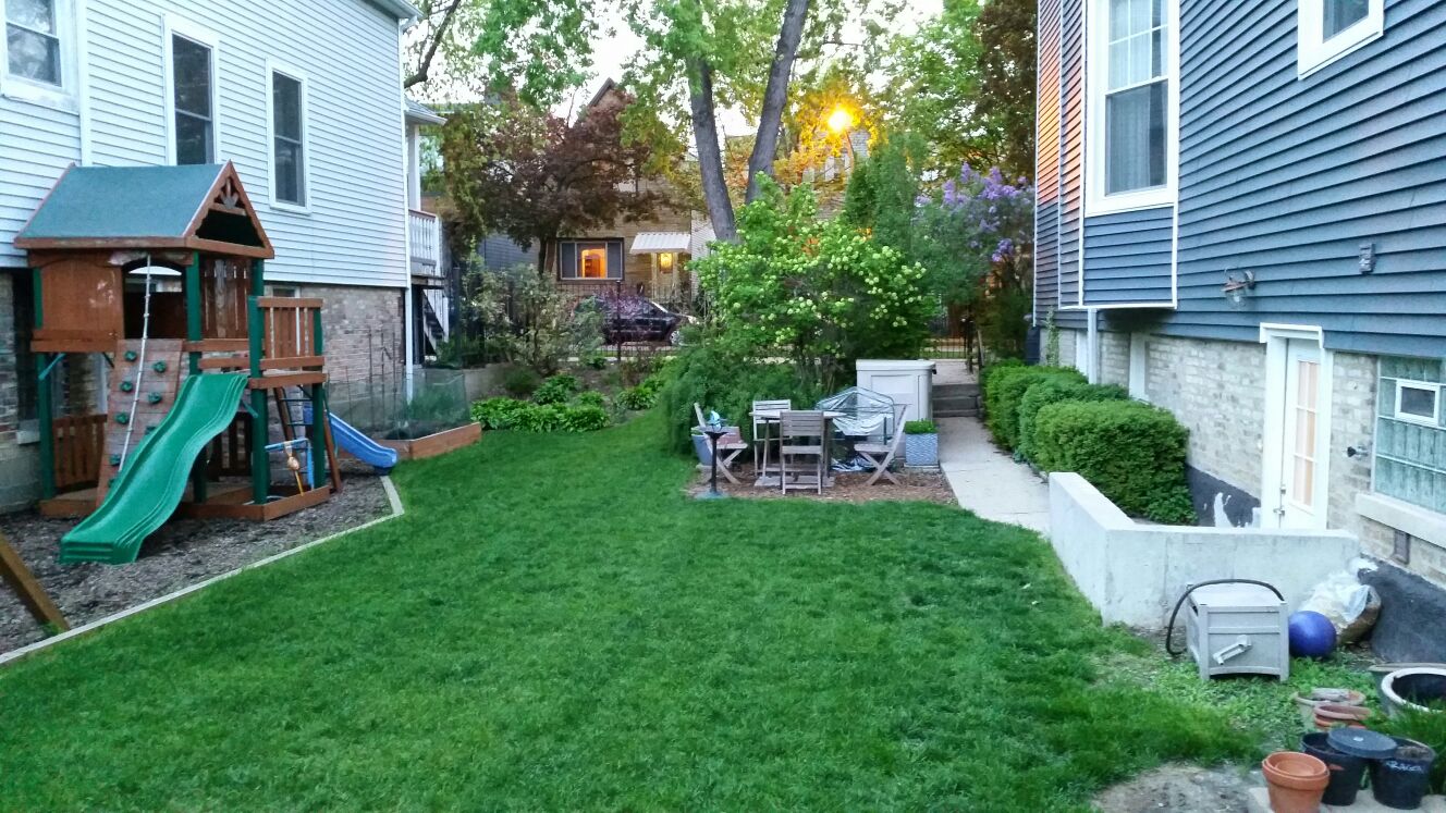 Cozy 2 Bedroom Garden Apartment in Logan Square, Chicago