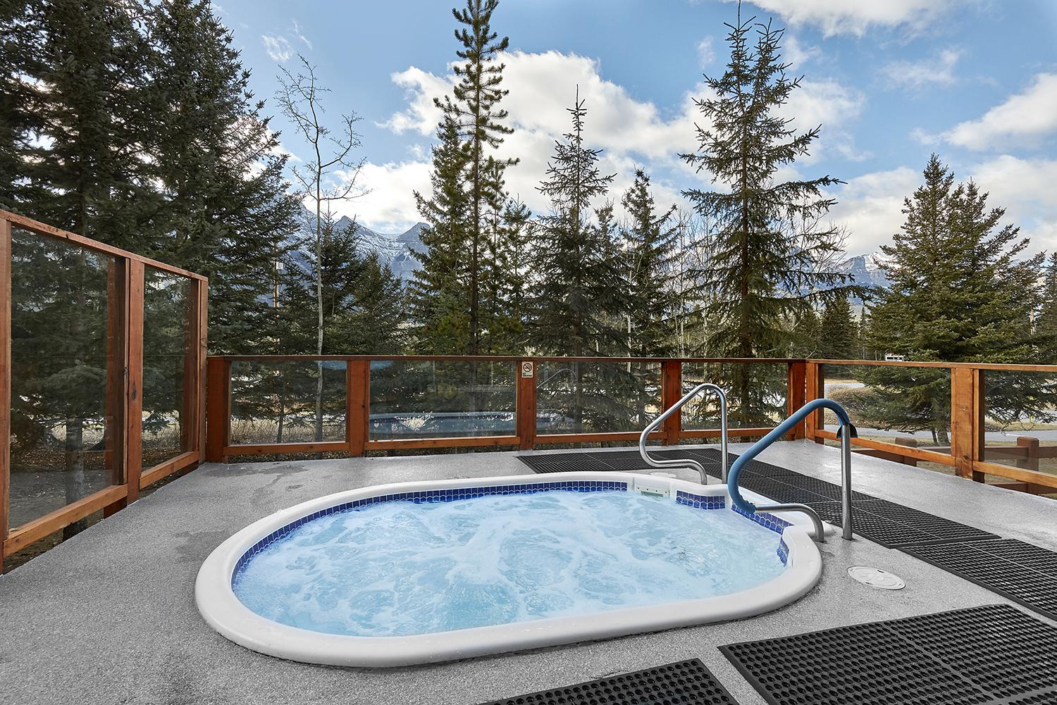 Beautiful Mountain View Escape Hot Tub & Views! Condominiums for