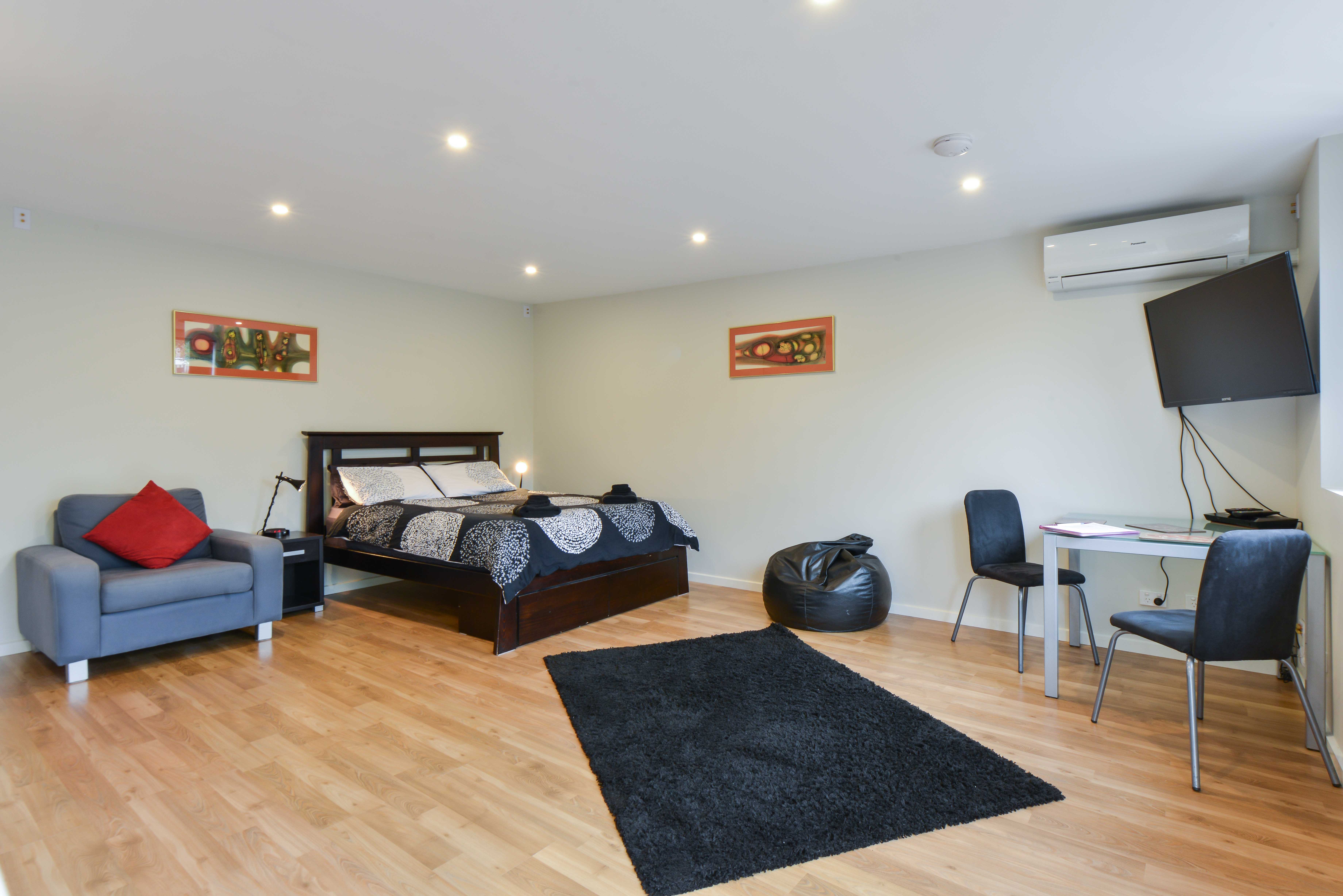 LOVELY SELF-CONTAINED STUDIO!!!