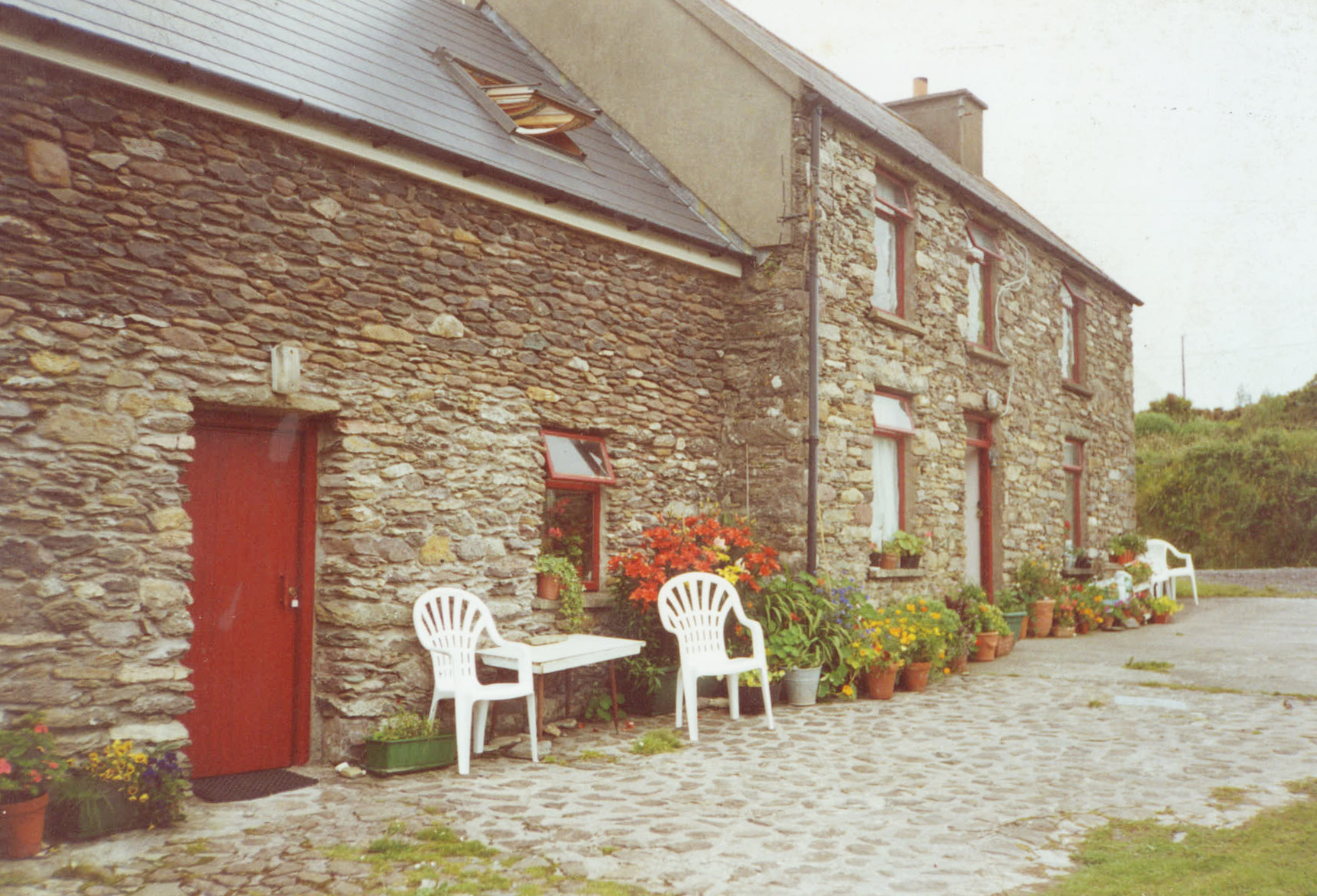 Stone cottage B&B (Loistin Beag) Cottages for Rent in Dunquin, Kerry