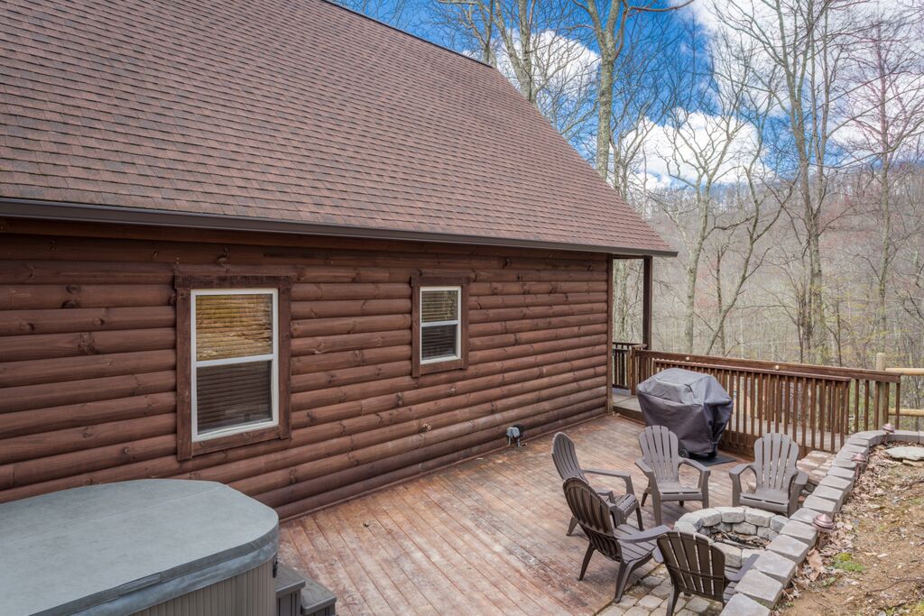 Cabin w/Firepit, Hot Tub, Wifi, Grill, Gametable Cabins for Rent in