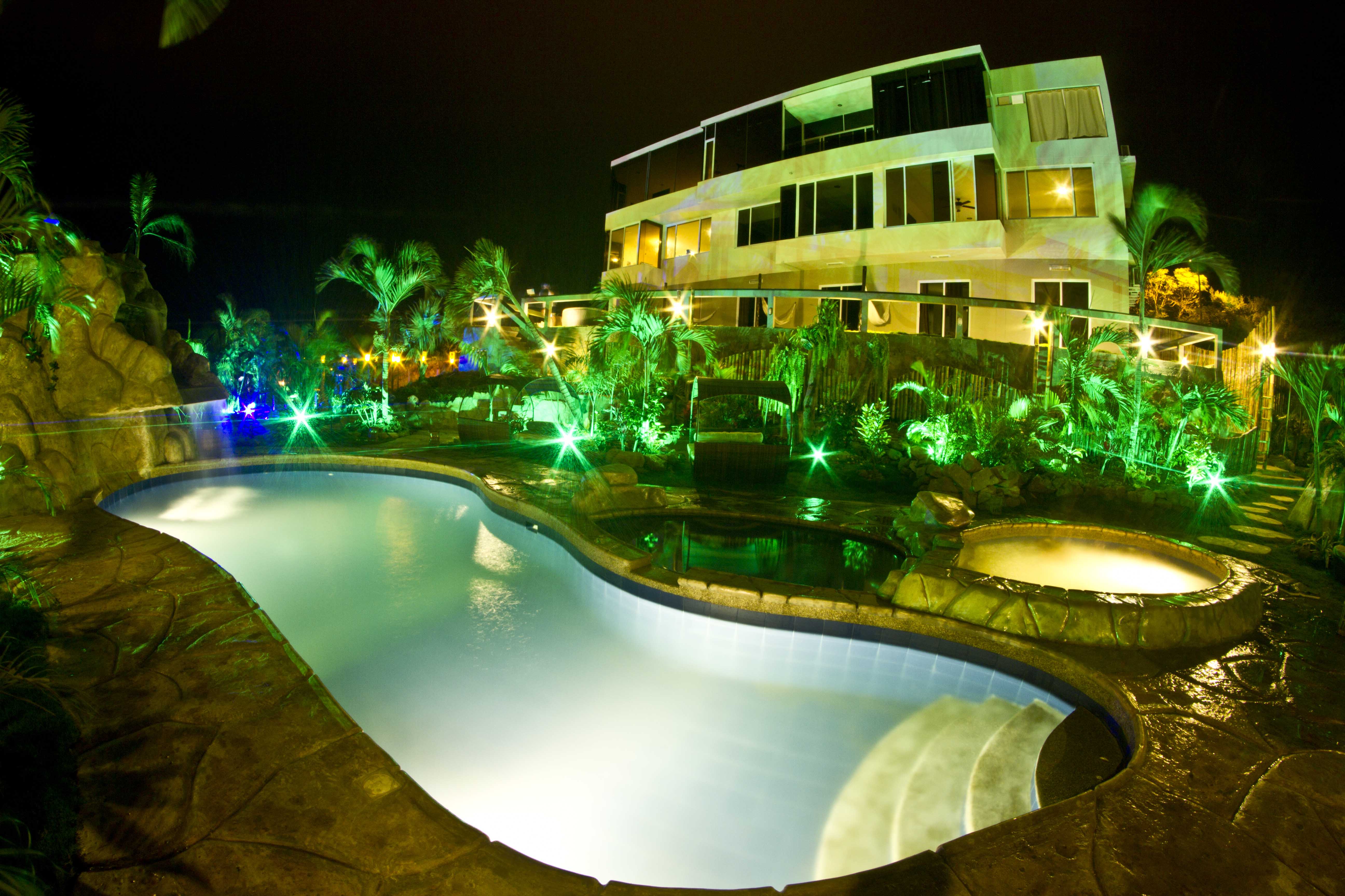 2 Bedroom Apartment w/ Private Jacuzzi In ME Hotel