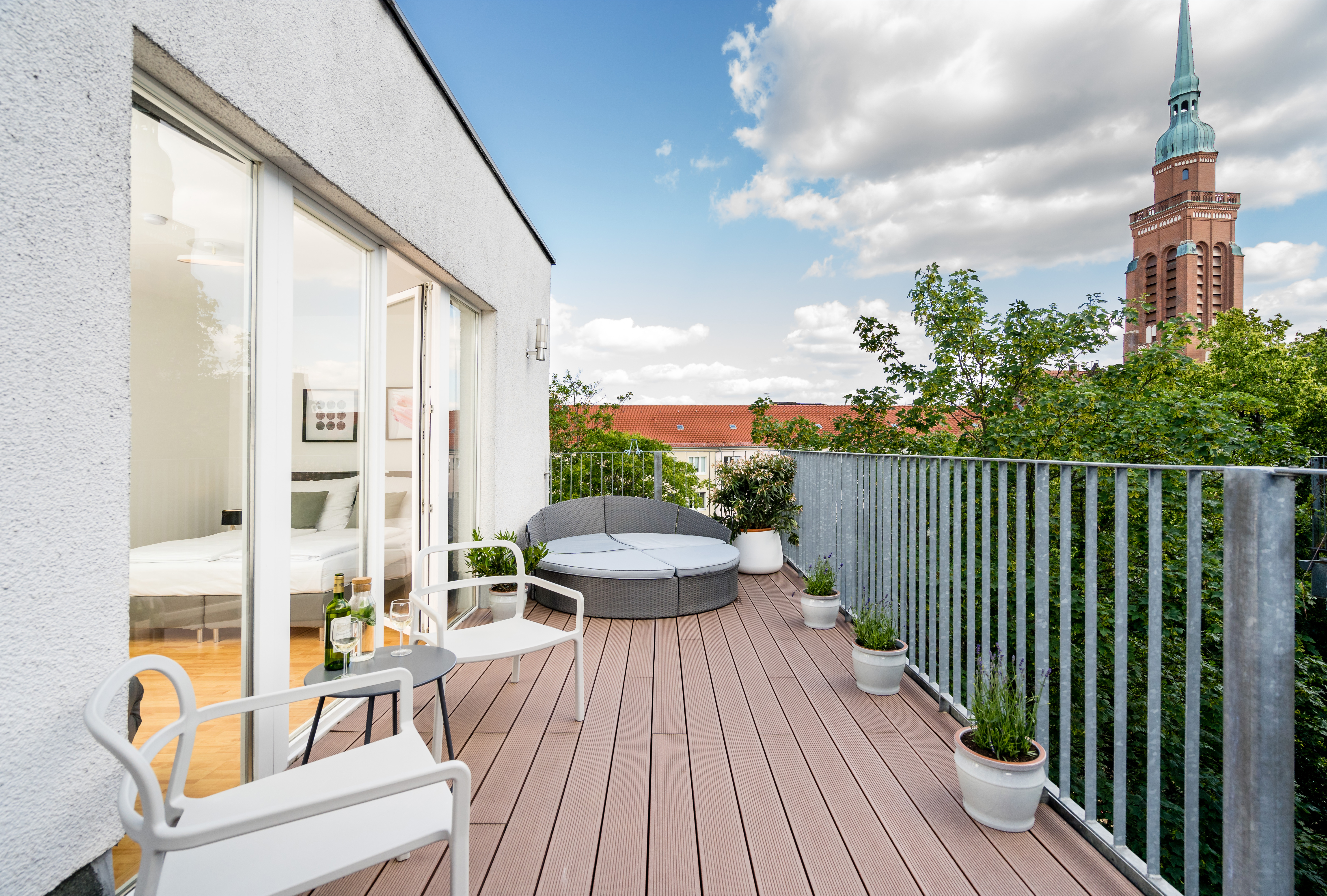 Bright Penthouse with Roof Terrace