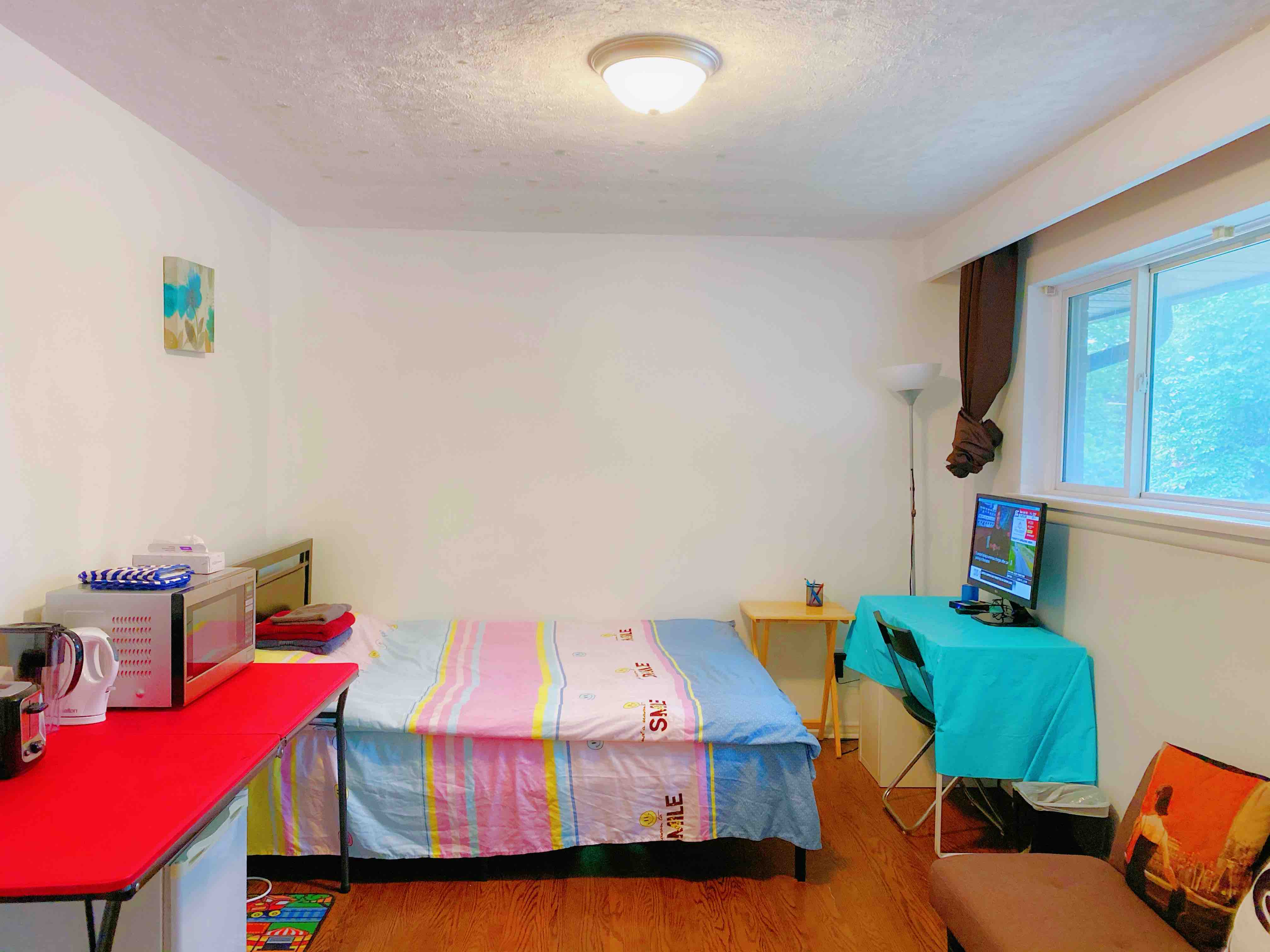 Motel style: Master bedroom + ensuite bathroom
