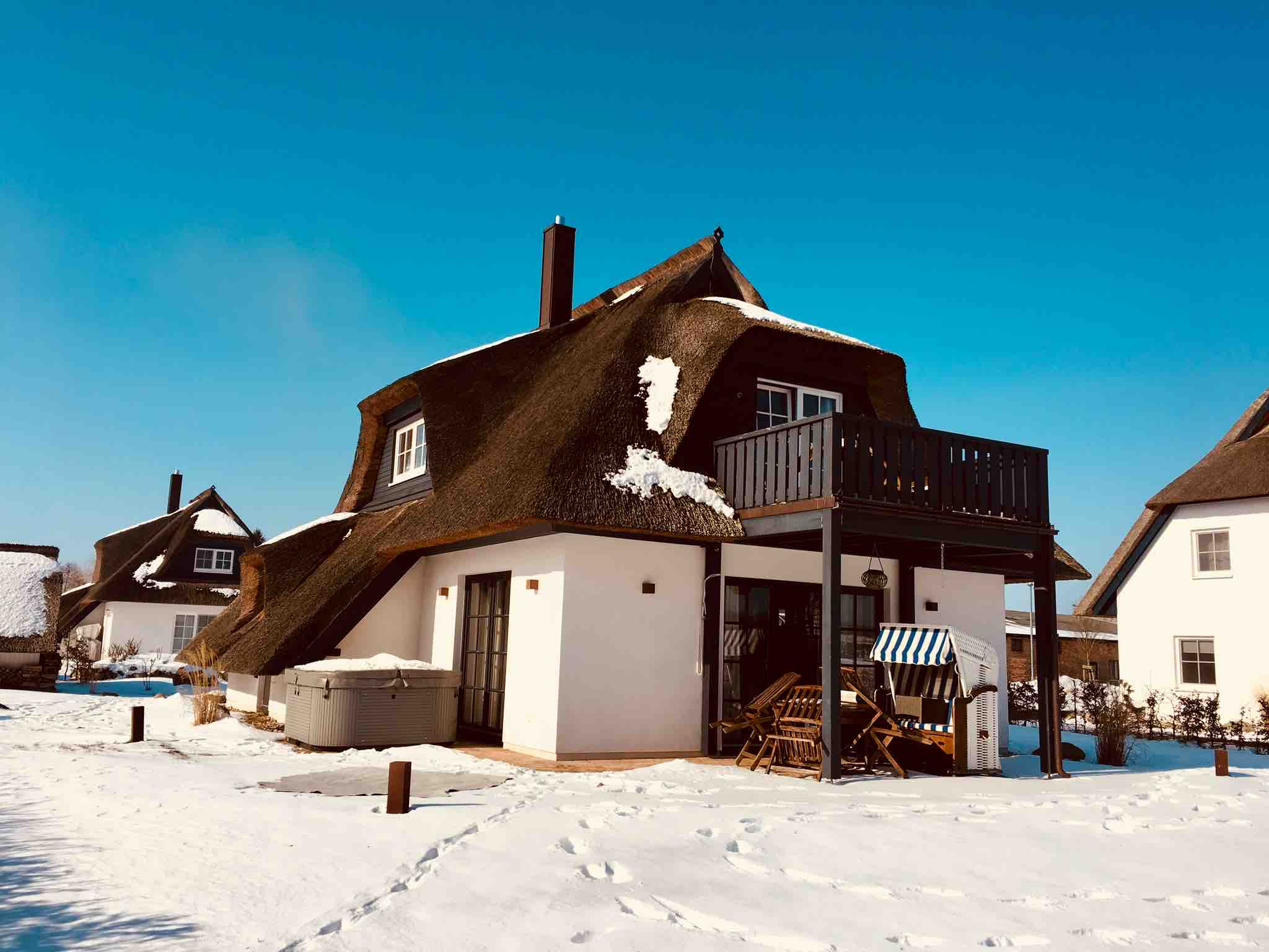 Top luxuriöses Reetdachhaus am Wasser in Zinnowitz