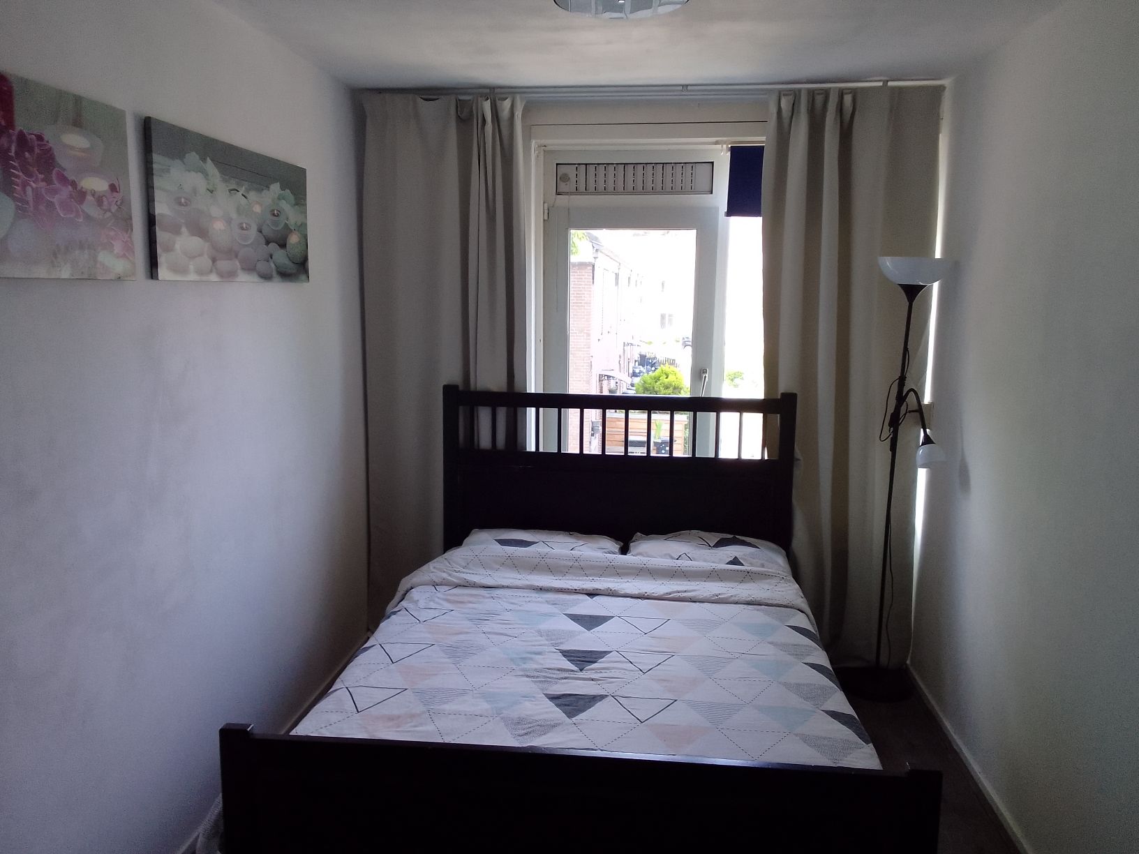 Cheerful room in a homely house โ Amsterdam stay