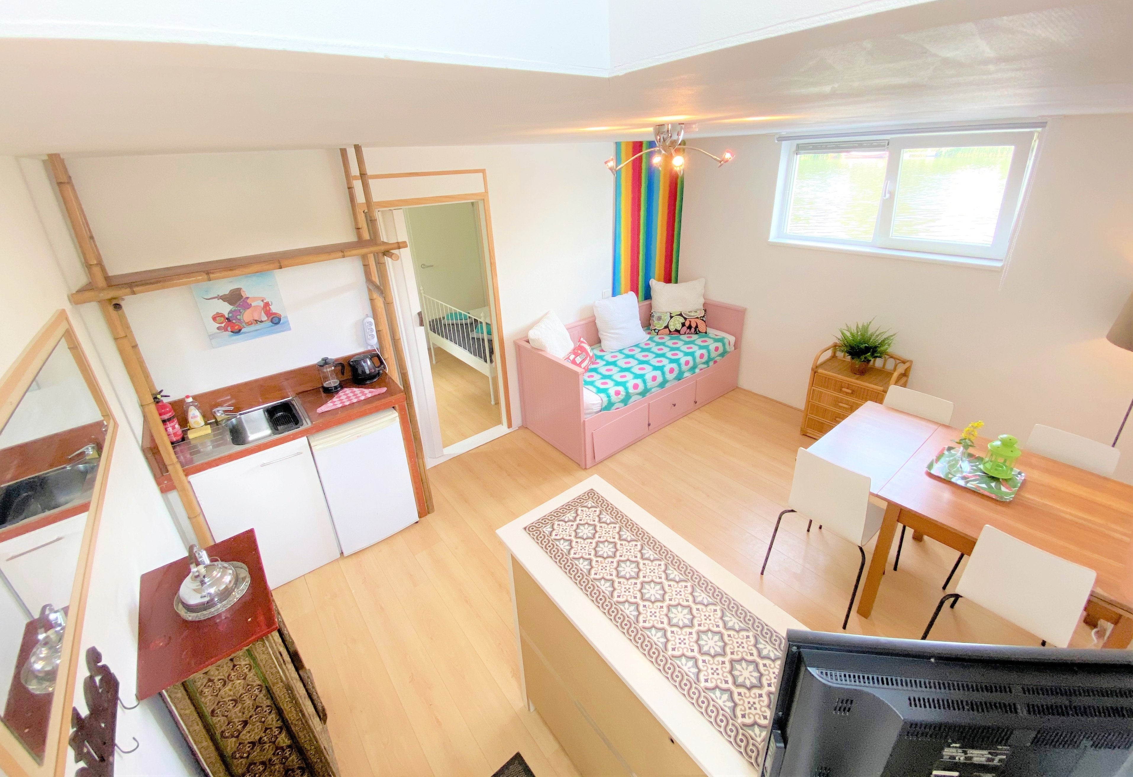 ★ PRIVATE APT. @ HOUSEBOAT | FREE PARKING + BIKES★ — Amsterdam stay
