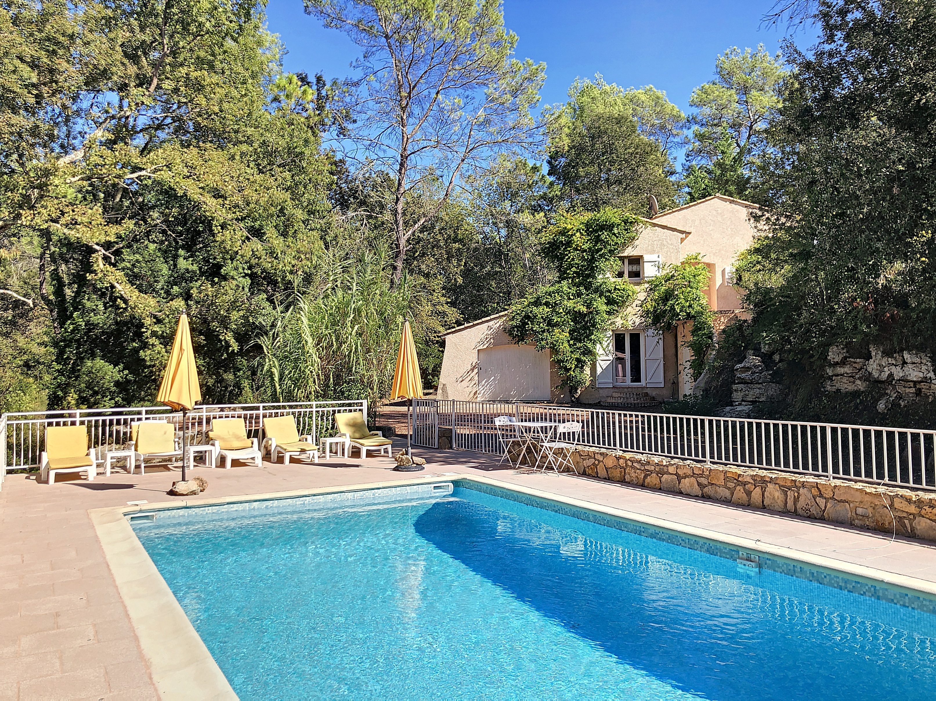 Bagnols-en-Forêt: Domaine La Perriere