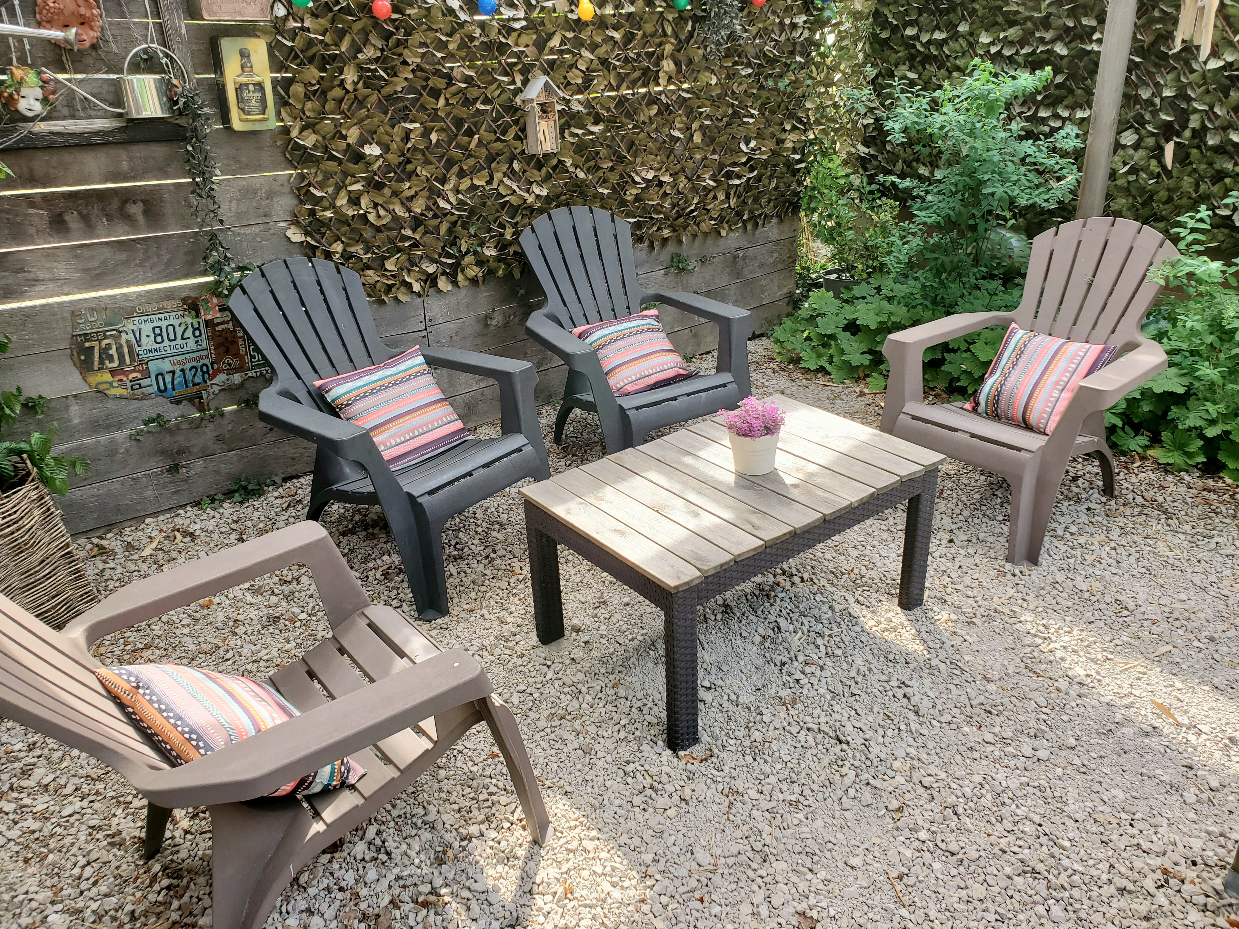 The 4/6 p patio-parking-house- cleaning included
