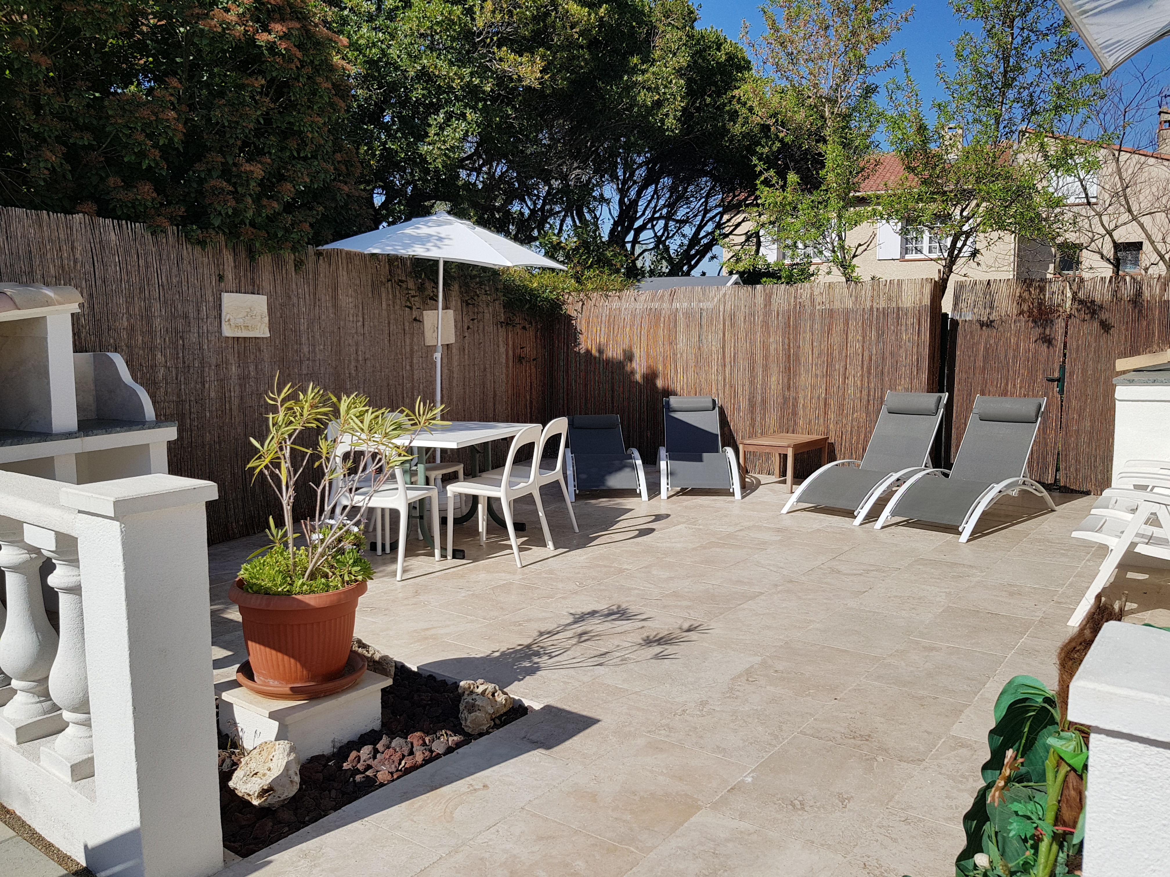 Quiet apartment, Ground floor, Terrace, Parking, ST-AYGULF