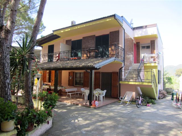 Casa Rosa,Lungomare Museddu, beachfront (10m)