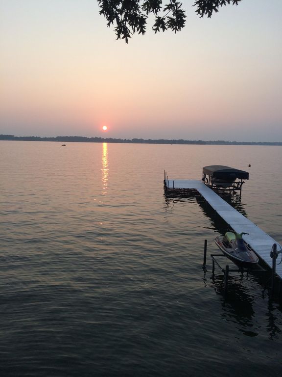 Lakefront Cottage With Dock and Guesthouse Houses for Rent in Culver