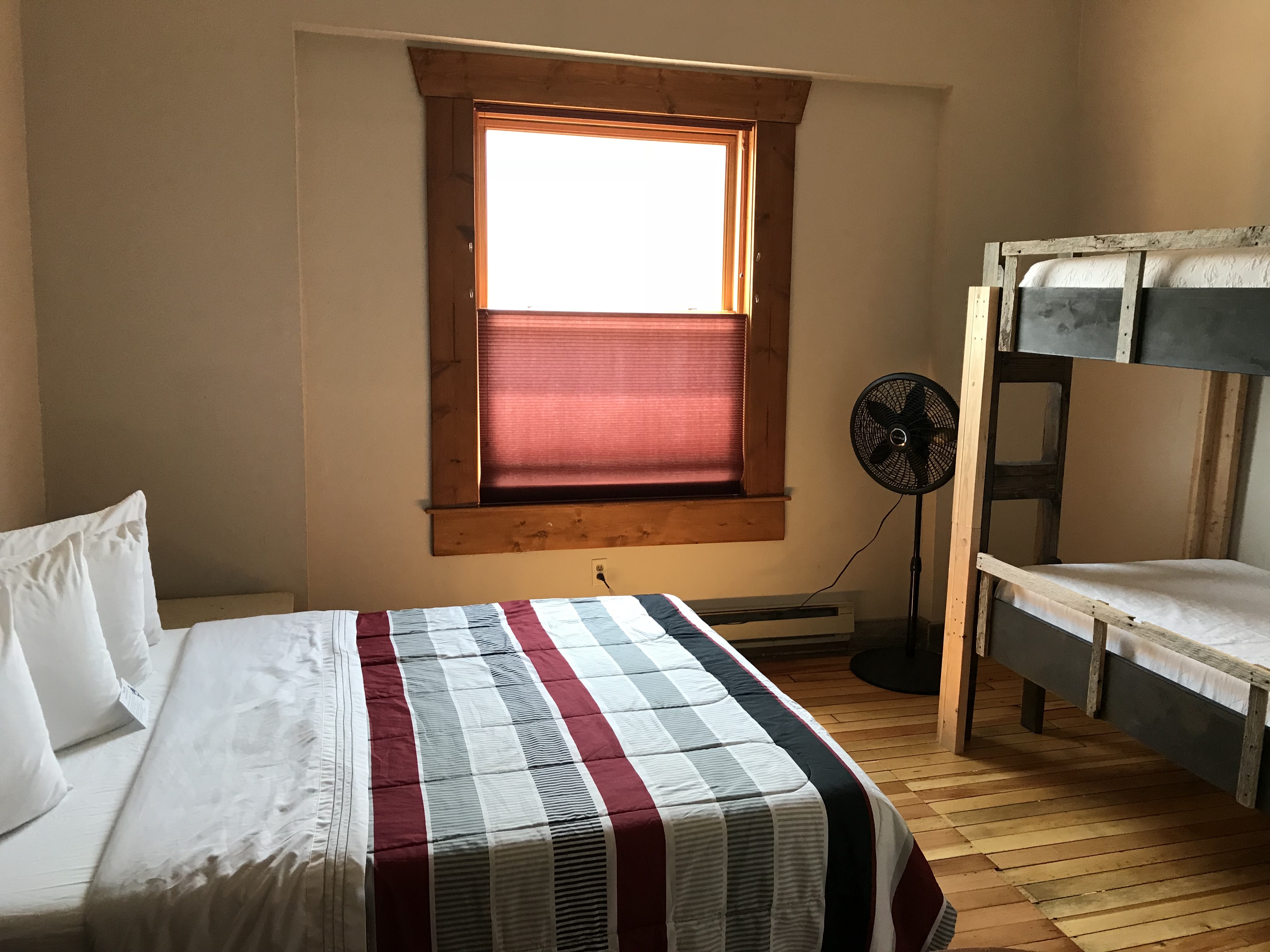 2 Private Queen & Bunk (3 beds total), Dorm bath Silverton, CO