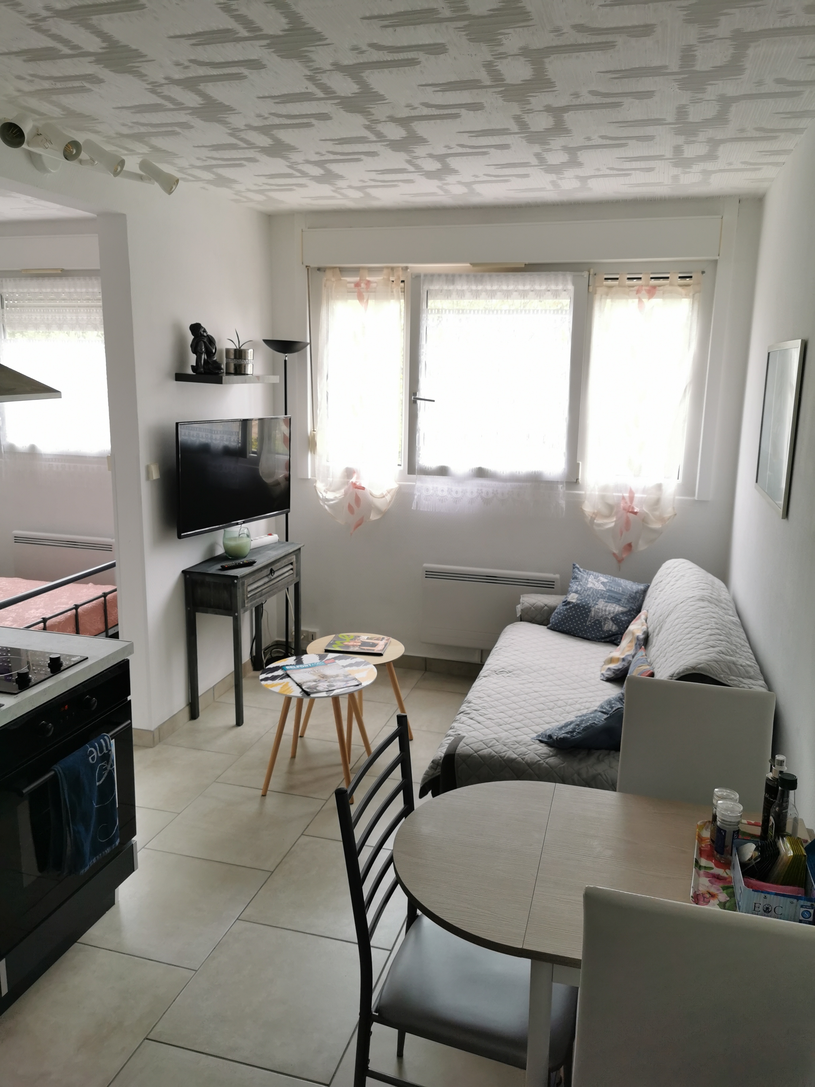 Non-smoking studio, short and long living room Fiber Wifi