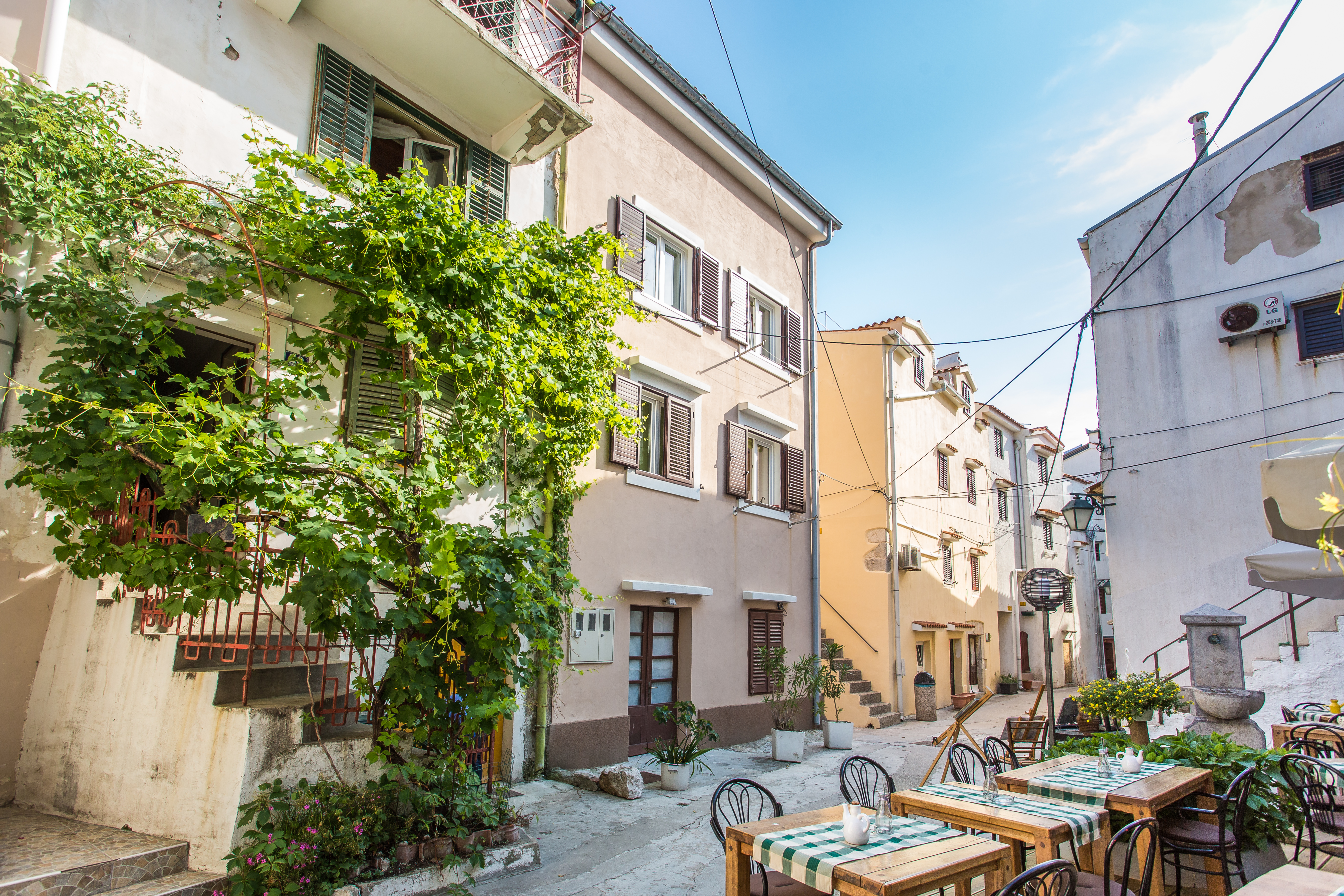 Charming apartment in port of Baška
