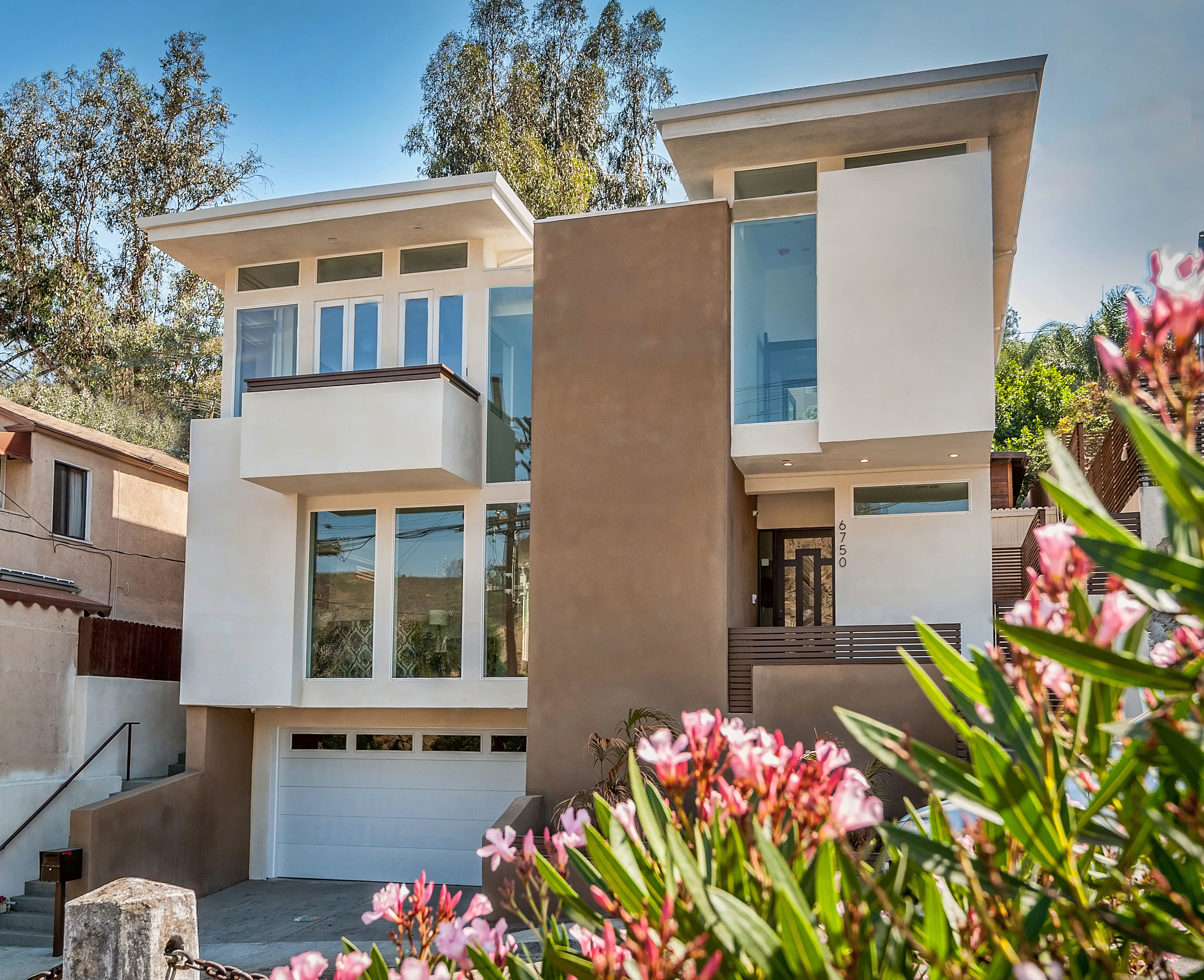 Stunning New Modern in Hollywood Hills!