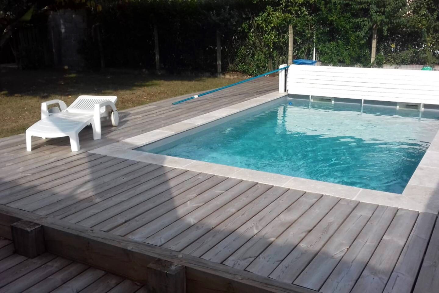 House with heated pool near Bordeaux