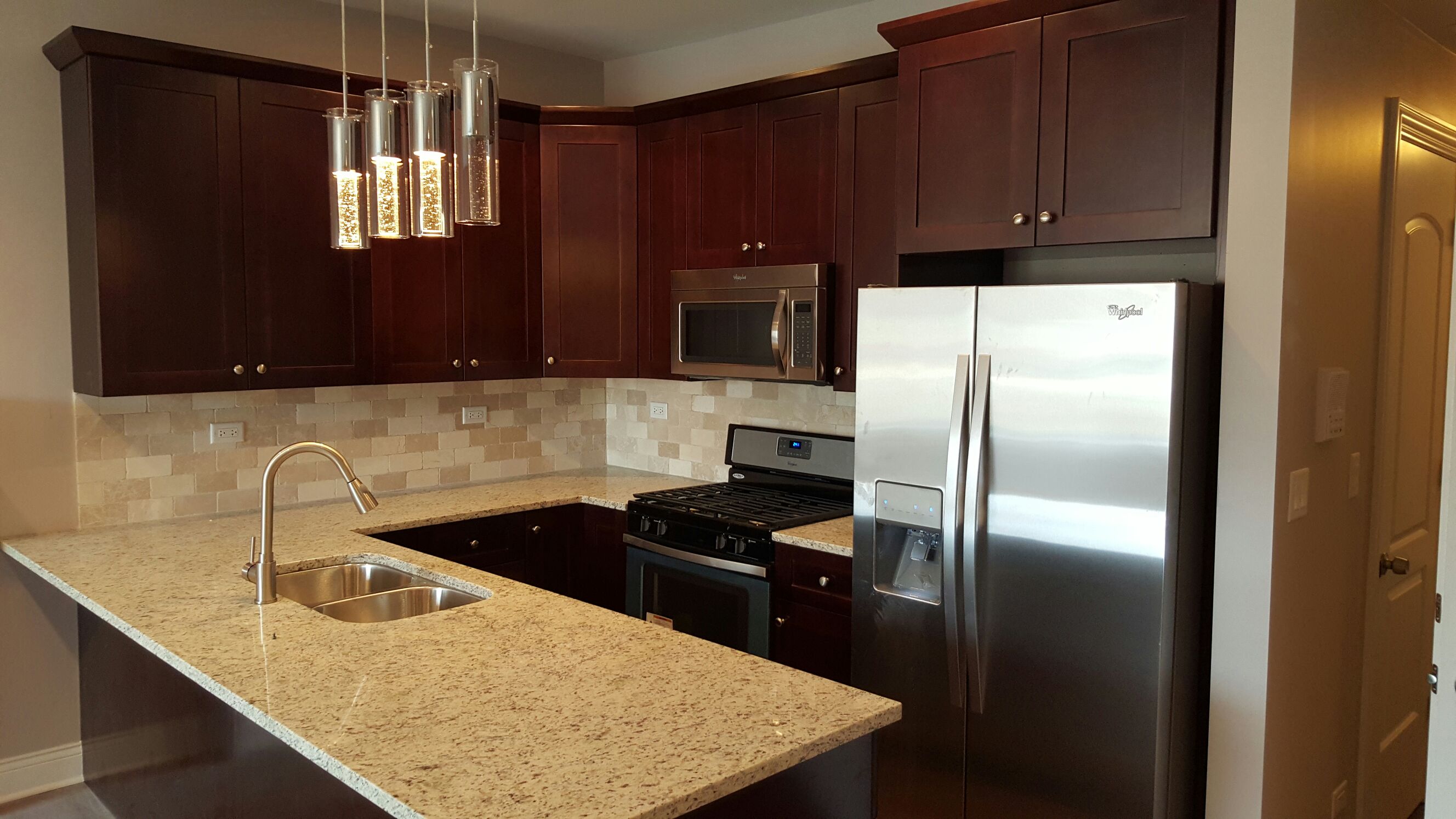 Spacious 4 bedroom 2 full bath with parking in Kenwood, Chicago