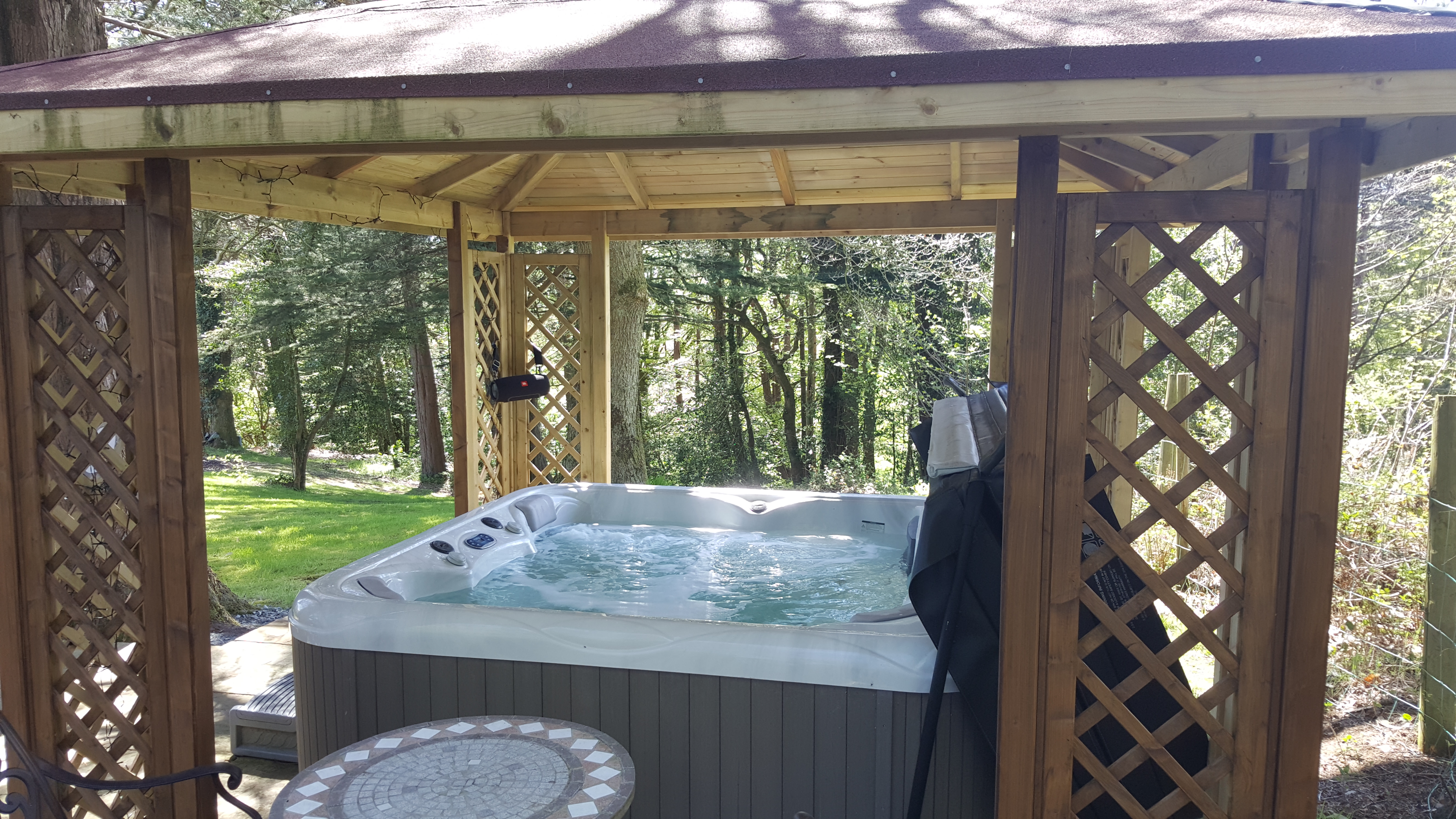luxury Chalet,Relaxing Retreat with Jacuzzi. - Chalets for Rent in  Glenealy, Wicklow, Ireland