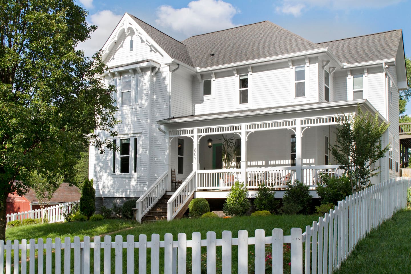 The Nashville Farmhouse-Hot Location-5 min dwntwn in District 6, Nashville
