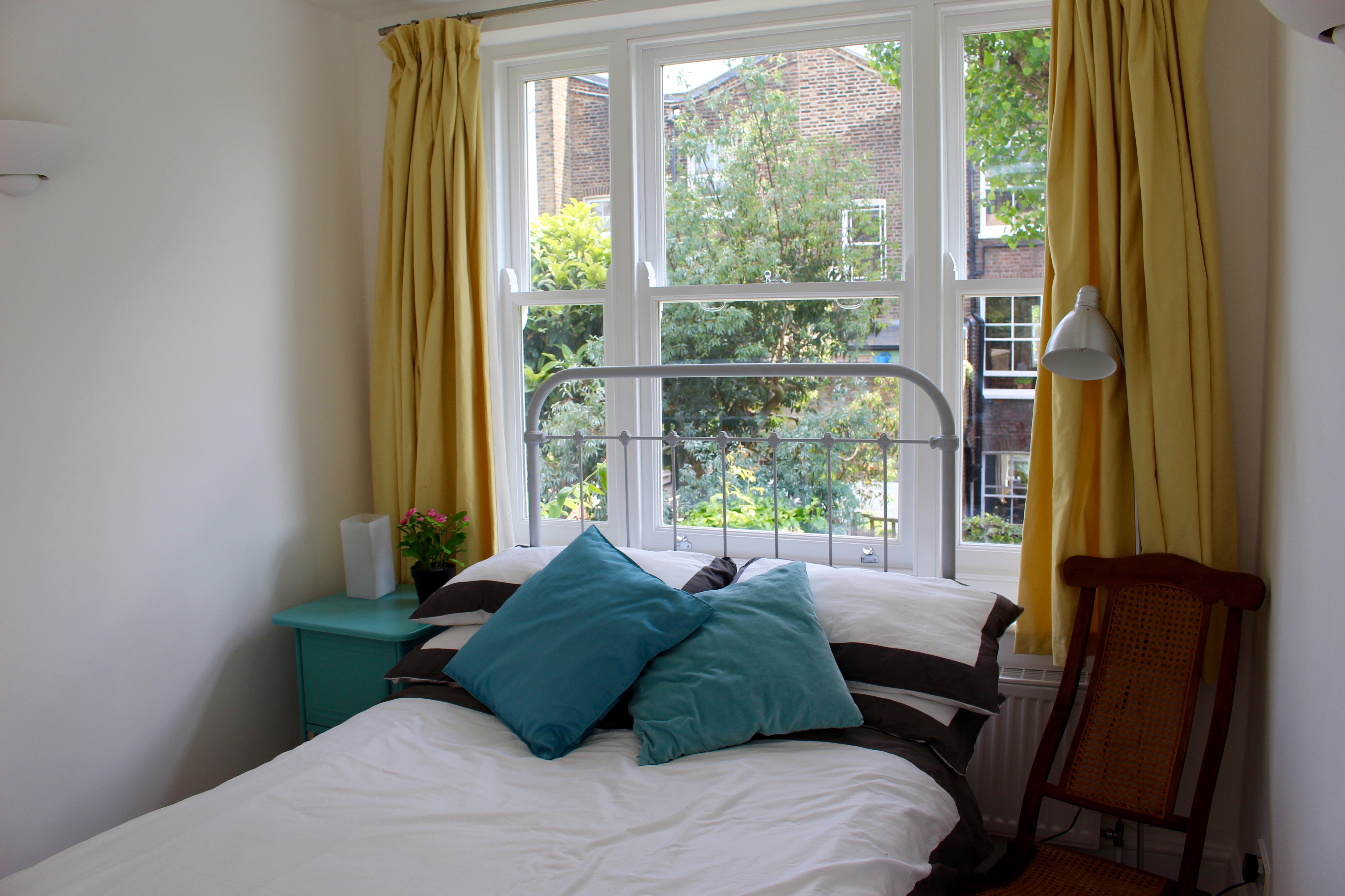Self-contained studio appartment with private bath in Camden, London