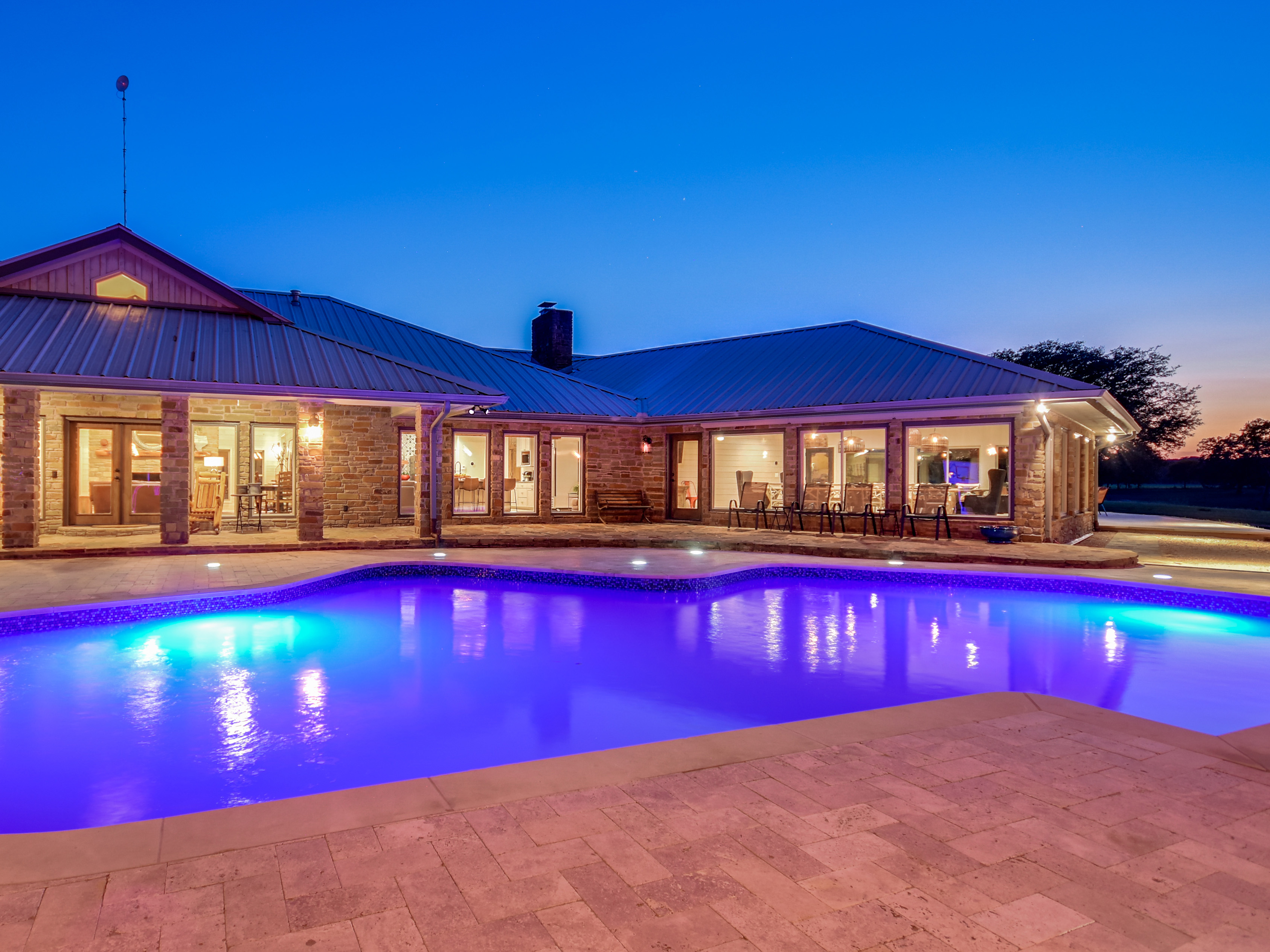 Blanco River Lodge. Sleeps 30. 7 BR 6 BATH. Villas for Rent in Blanco