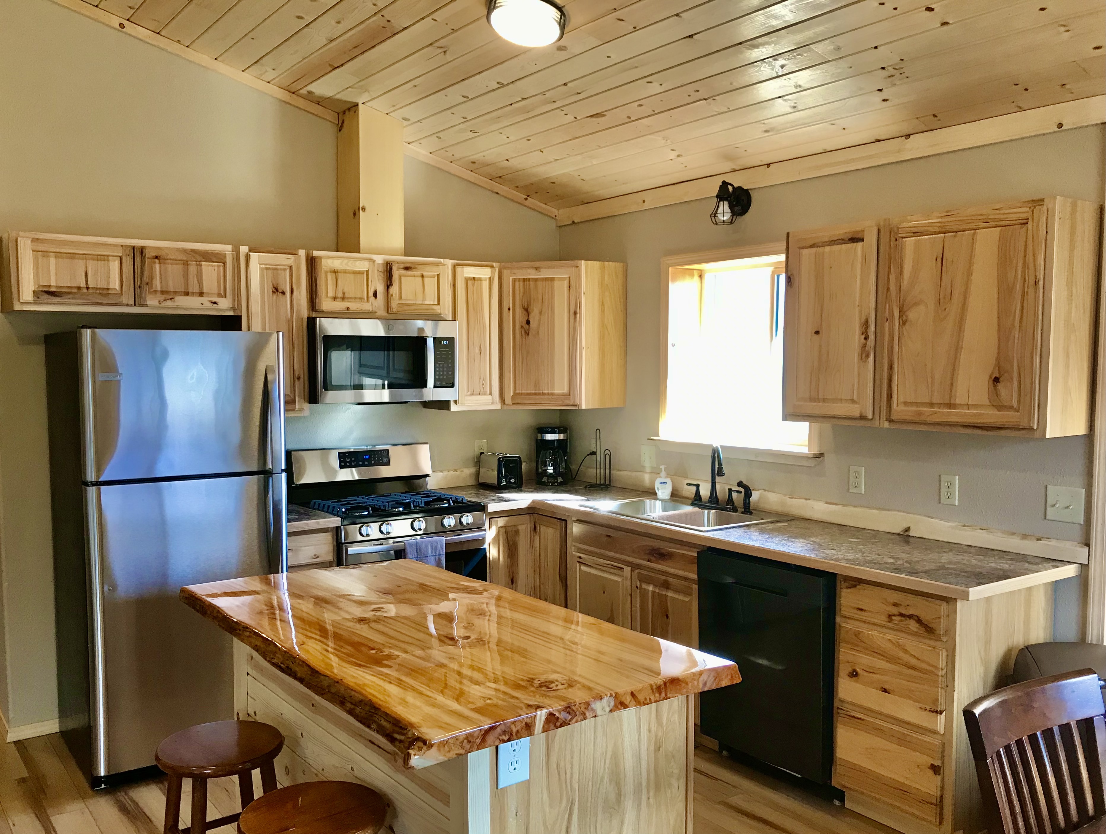 Pioneer Peak Haven Cabins for Rent in Palmer, Alaska, United States