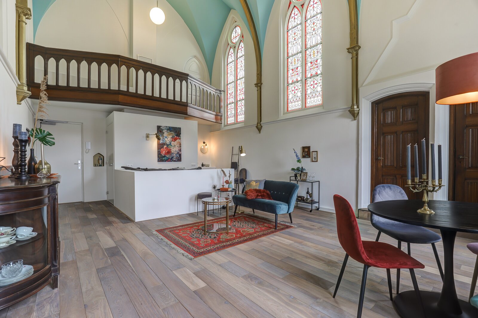 Logeren in de kapel van een voormalig klooster. - Appartementen te Huur