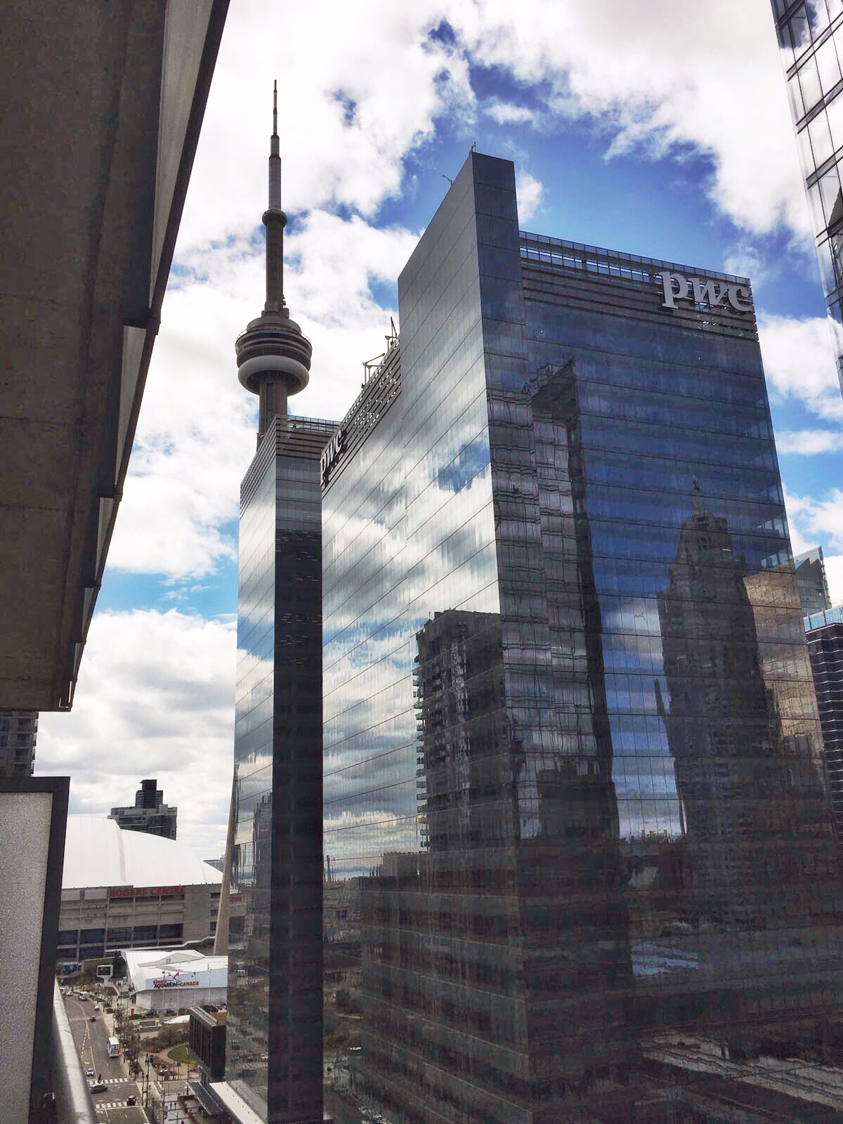 Beautiful Condo in the Heart of Downtown Toronto
