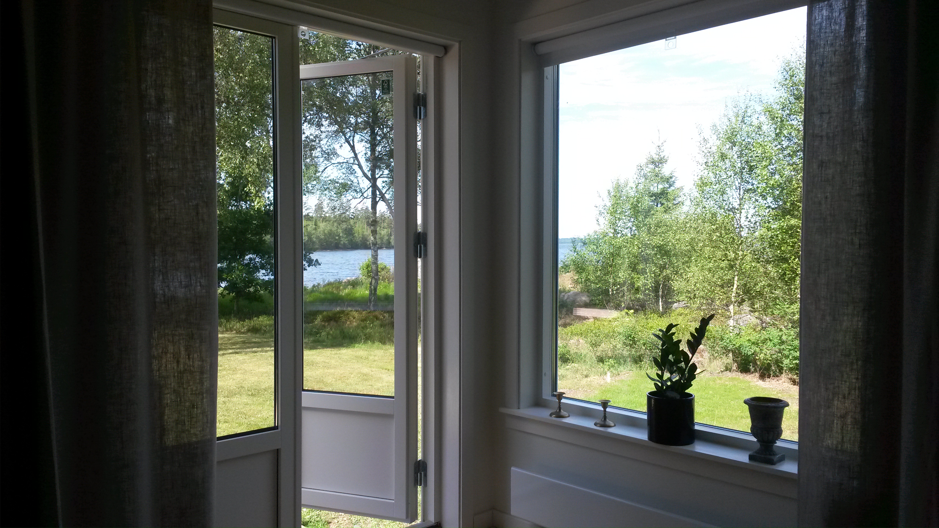 ledning av byggmstaren Peter Wiberg frn Nottebck och murmstaren Hkan Krasse. Date published October 29, 2016 Date updated August 16, 2017 Vy ver Sraby kyrka med omgivning. Norra Rottne och Sdra