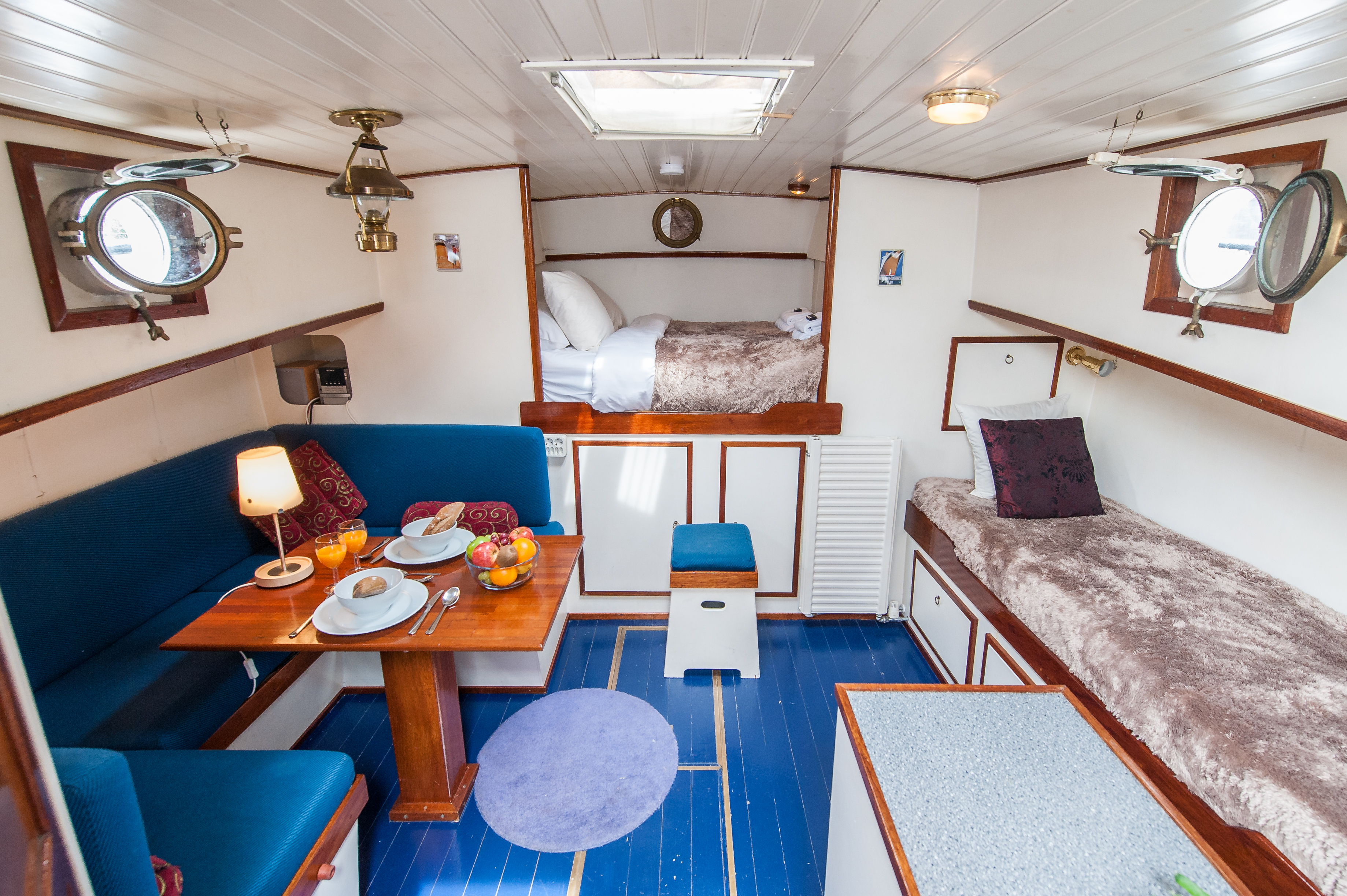 Unique studio on cutter 'Rosita' — Amsterdam stay