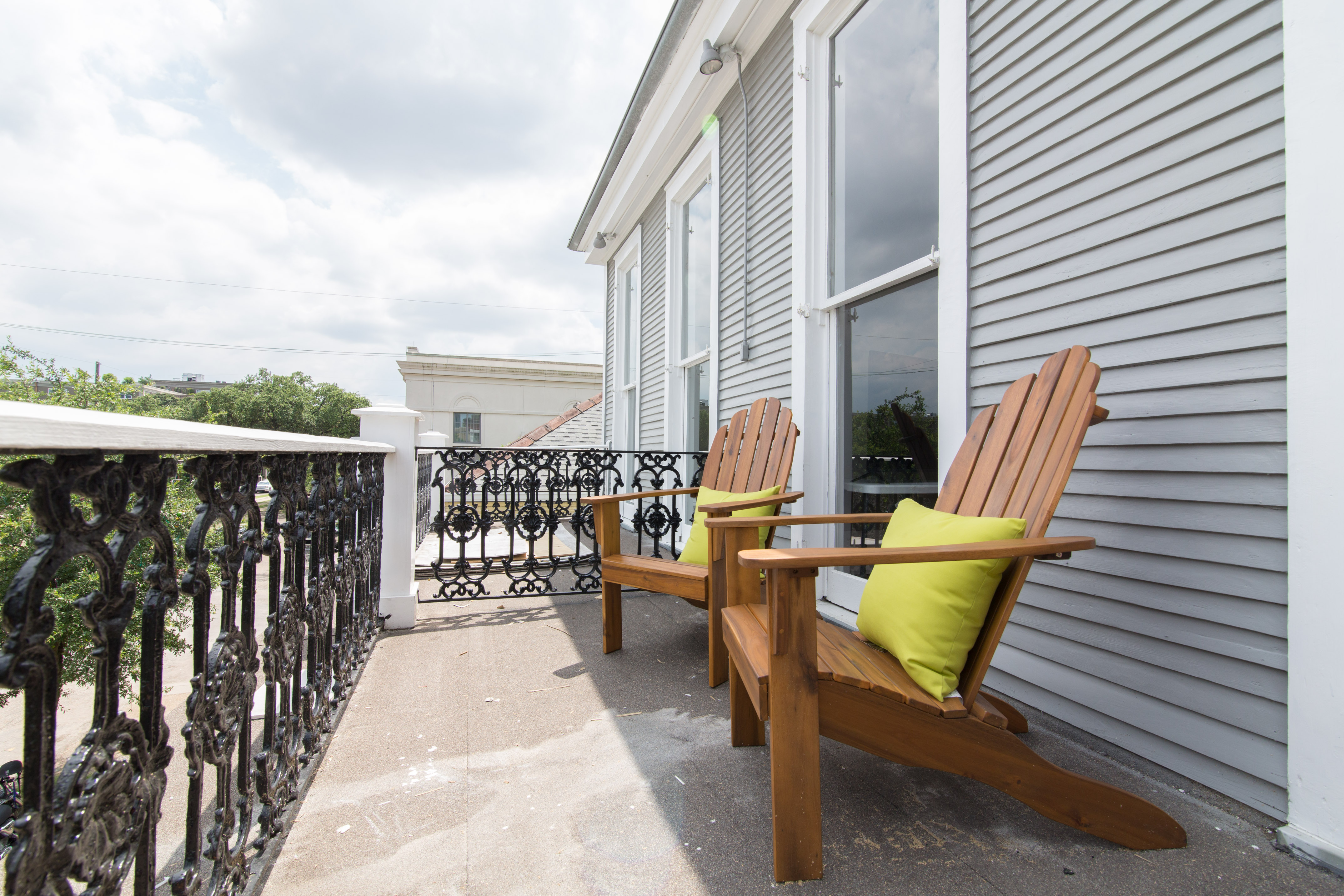 Updated 1900 Historic Apt.| Steps to Streetcar in Central City, New Orleans