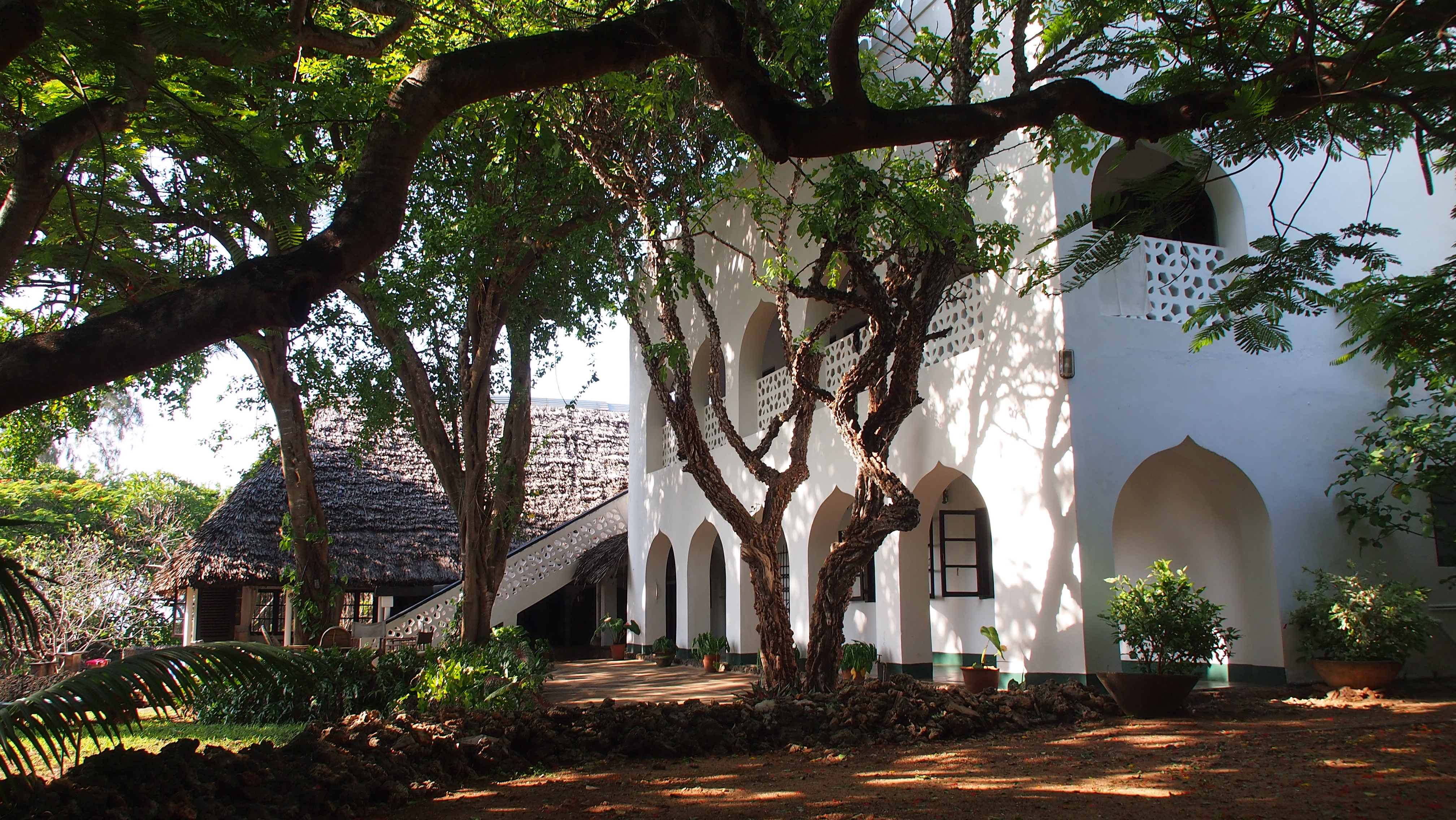 Ritchie House 
Stunning peaceful beachfront 5BD